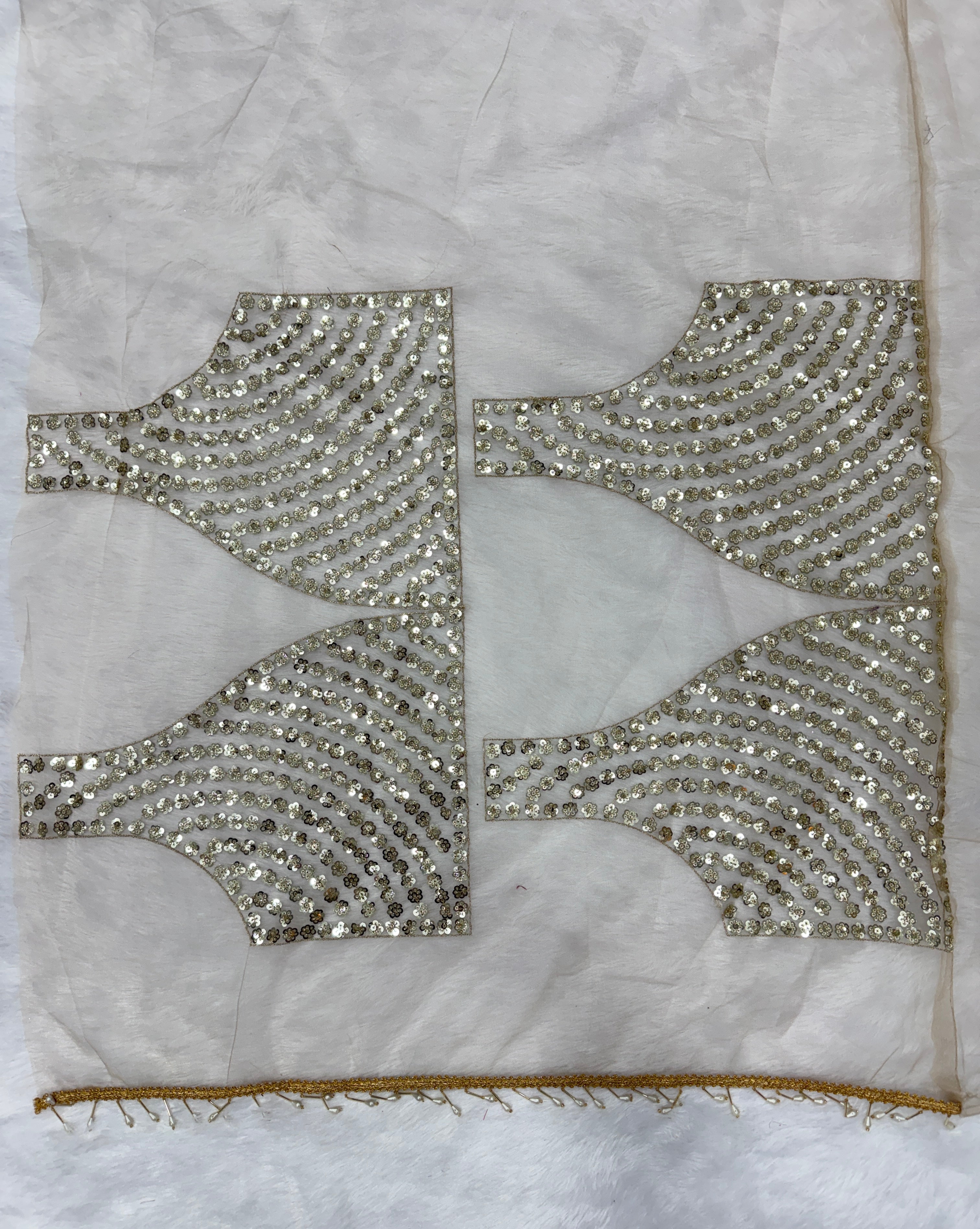 सीक्वेंस एम्ब्रॉयडरी वर्क वाली डिज़ाइनर पार्टी वियर साड़ी