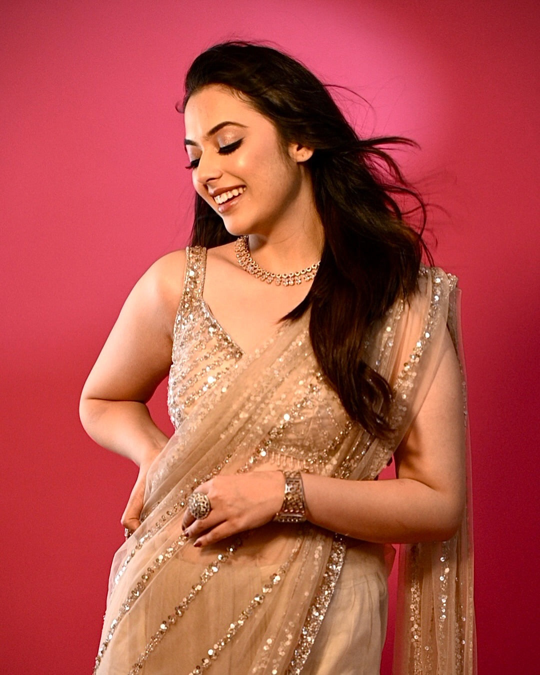 सीक्वेंस एम्ब्रॉयडरी वर्क वाली डिज़ाइनर पार्टी वियर साड़ी