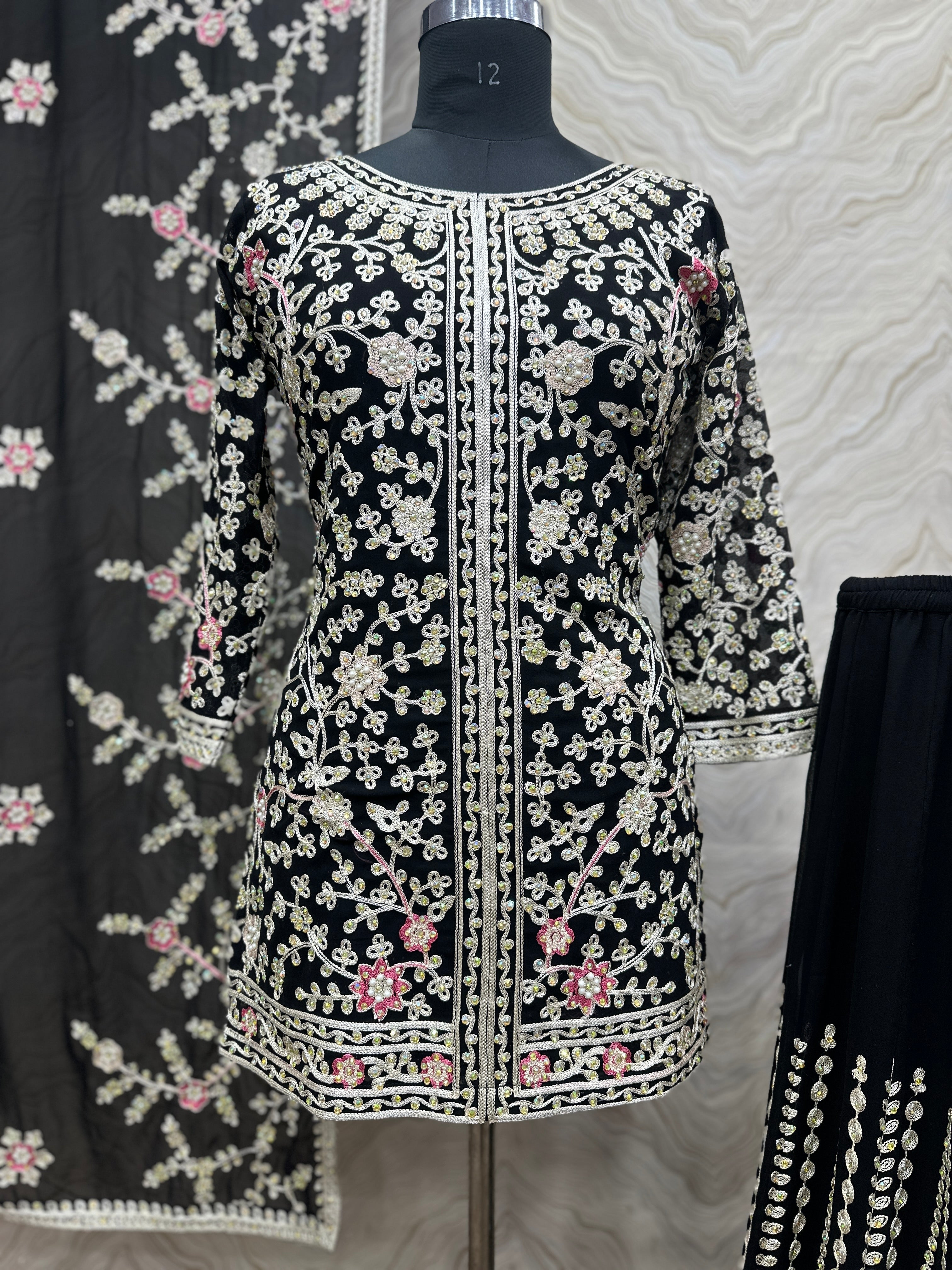 फैंसी टॉप - गरारा और स्टोन हैंड वर्क वाला फैंसी दुपट्टा