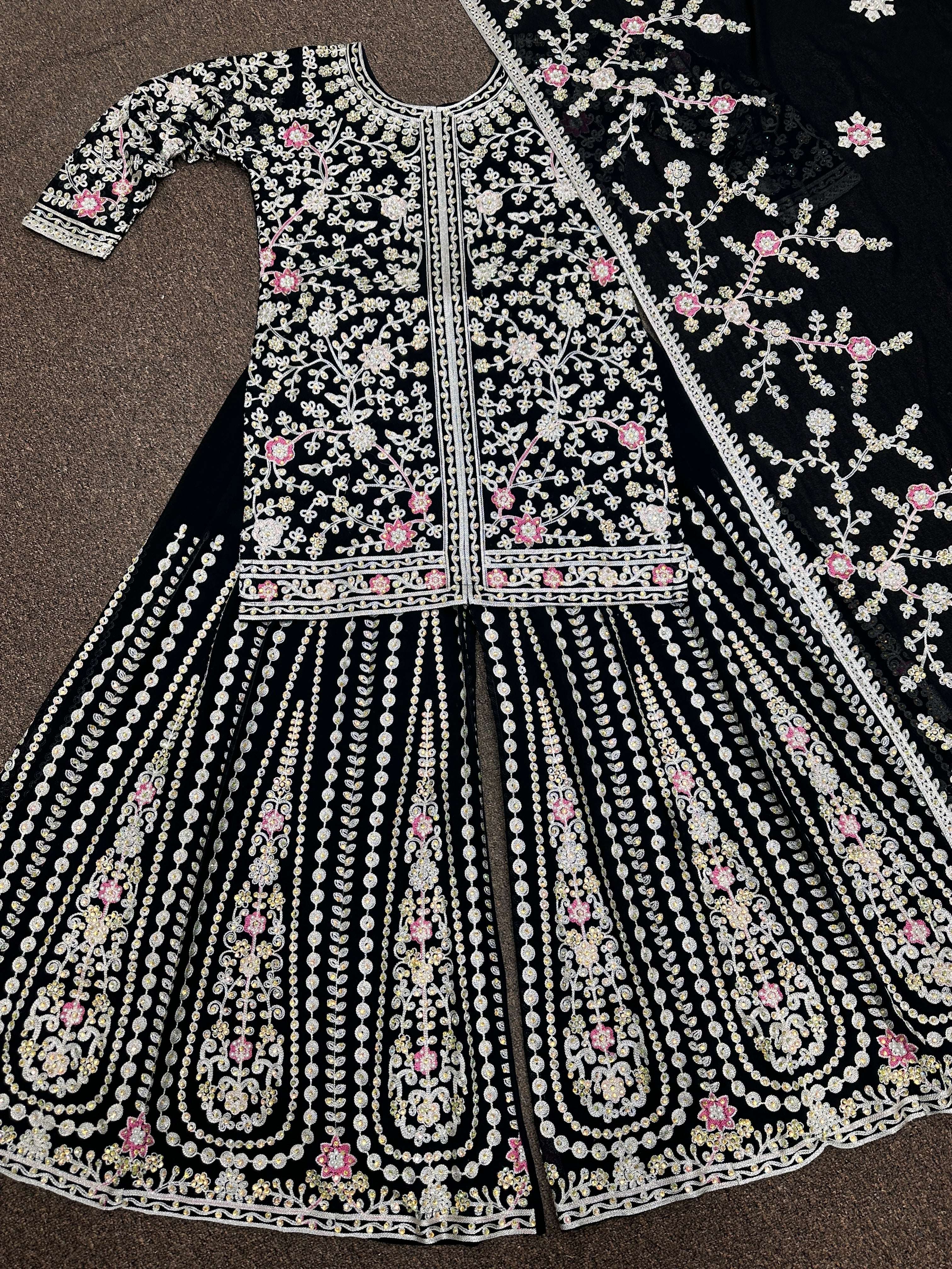 फैंसी टॉप - गरारा और स्टोन हैंड वर्क वाला फैंसी दुपट्टा