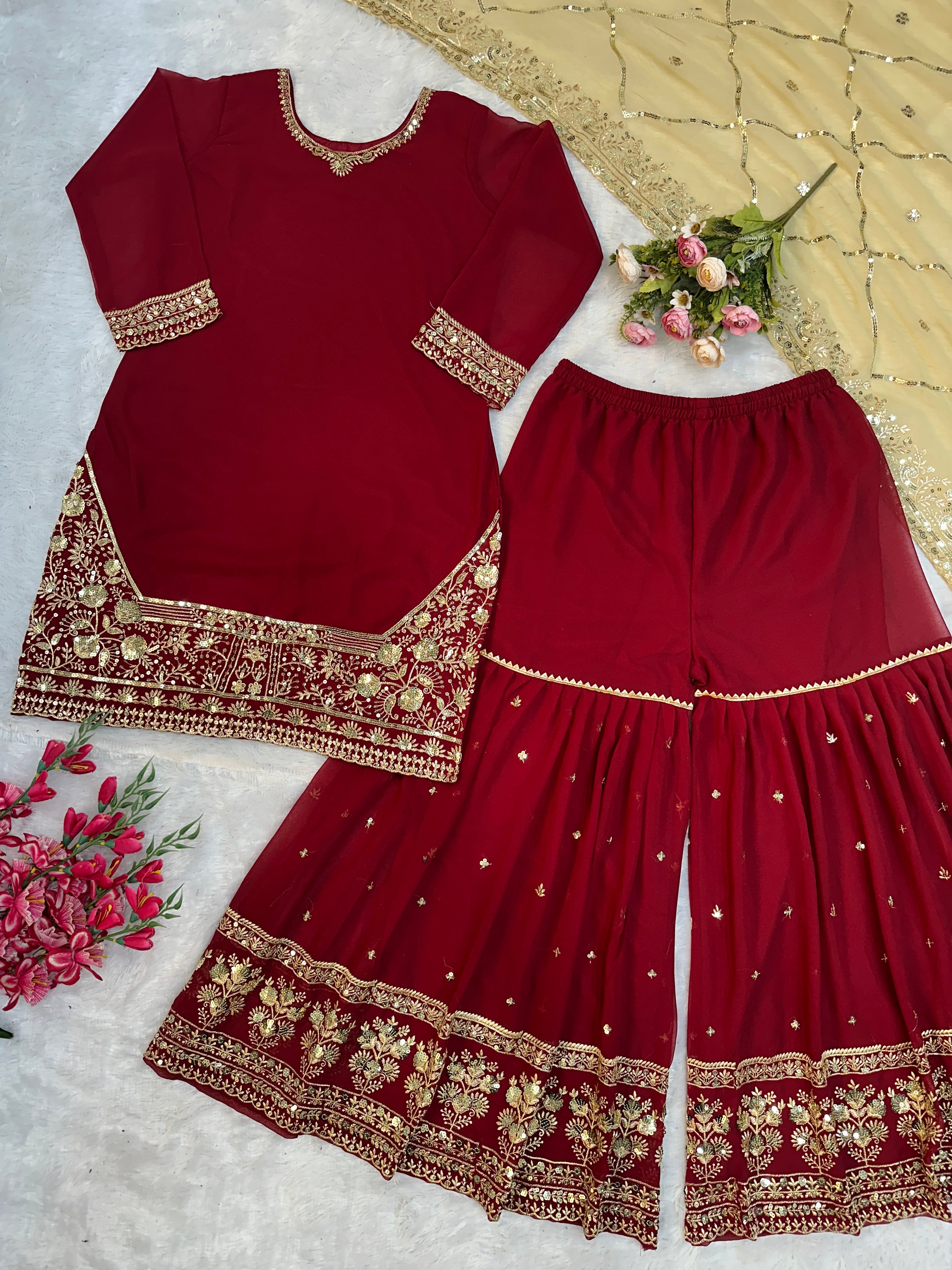 कढ़ाई के काम के साथ डिज़ाइनर पार्टी वियर टॉप बॉटम और दुपट्टा