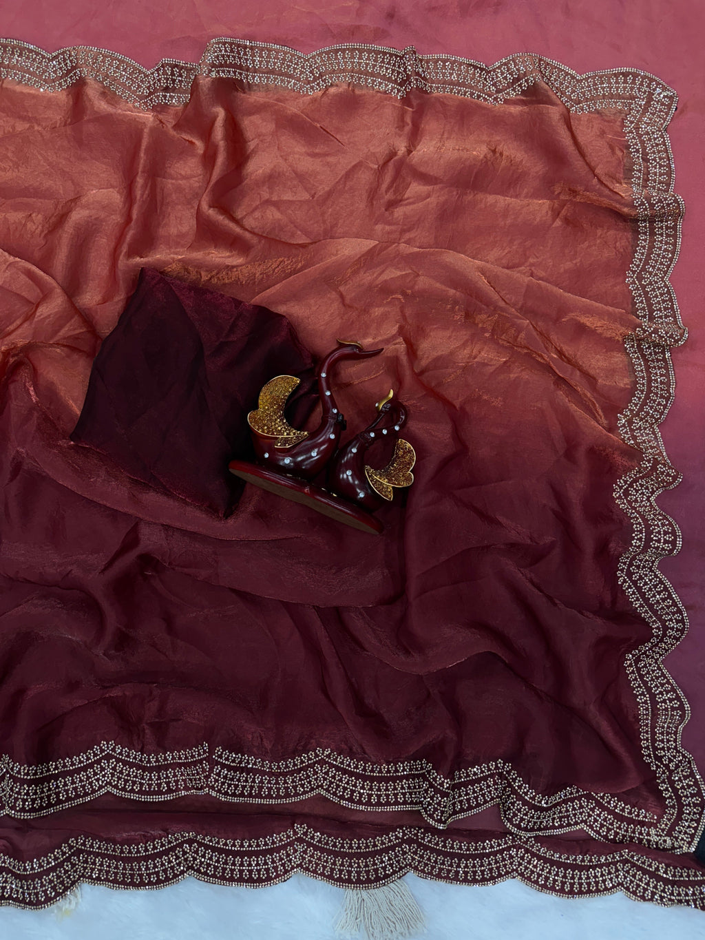 पार्टी वियर लुक डिज़ाइनर साड़ी डायमंड जारखान वर्क के साथ