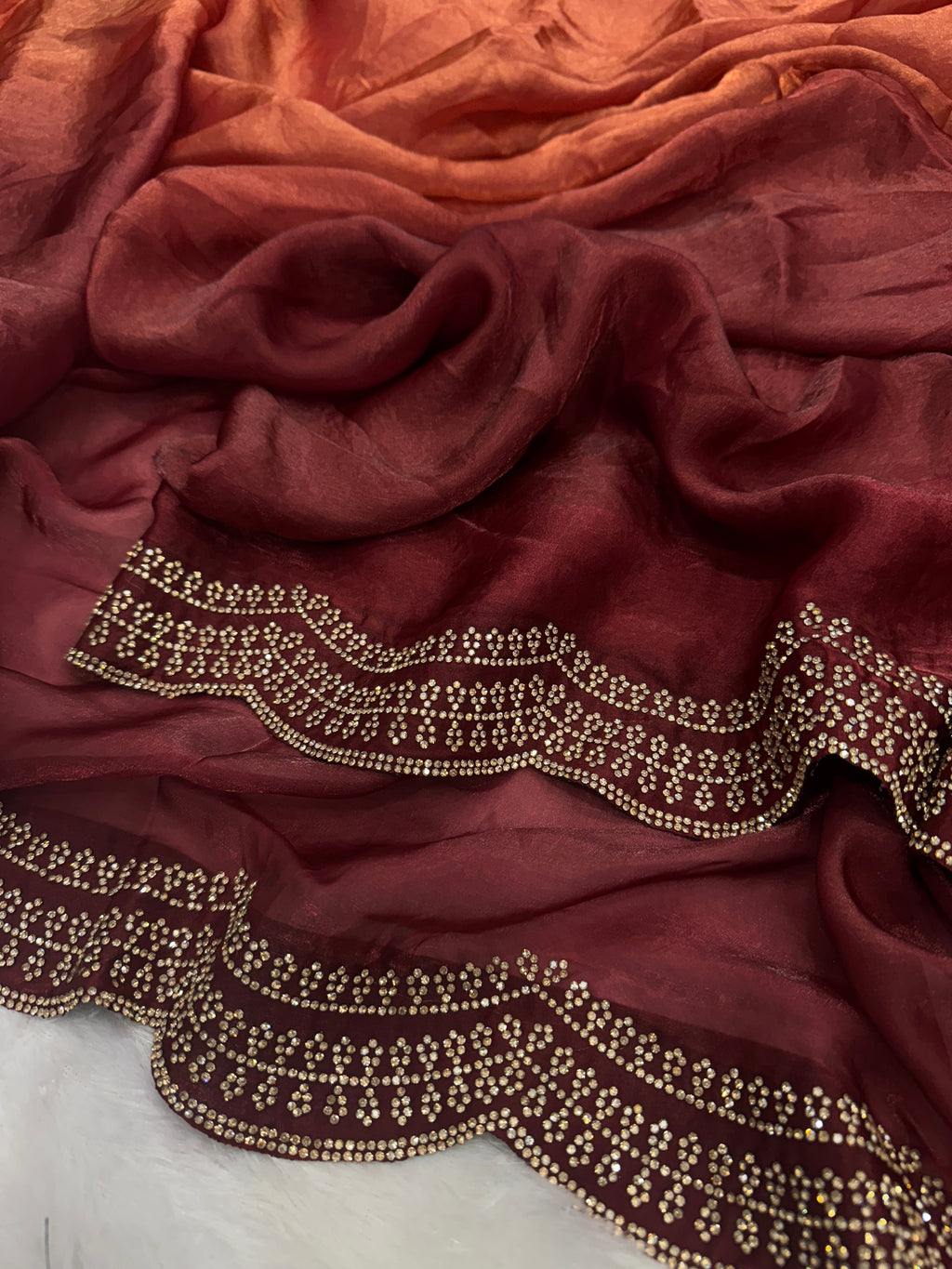 पार्टी वियर लुक डिज़ाइनर साड़ी डायमंड जारखान वर्क के साथ