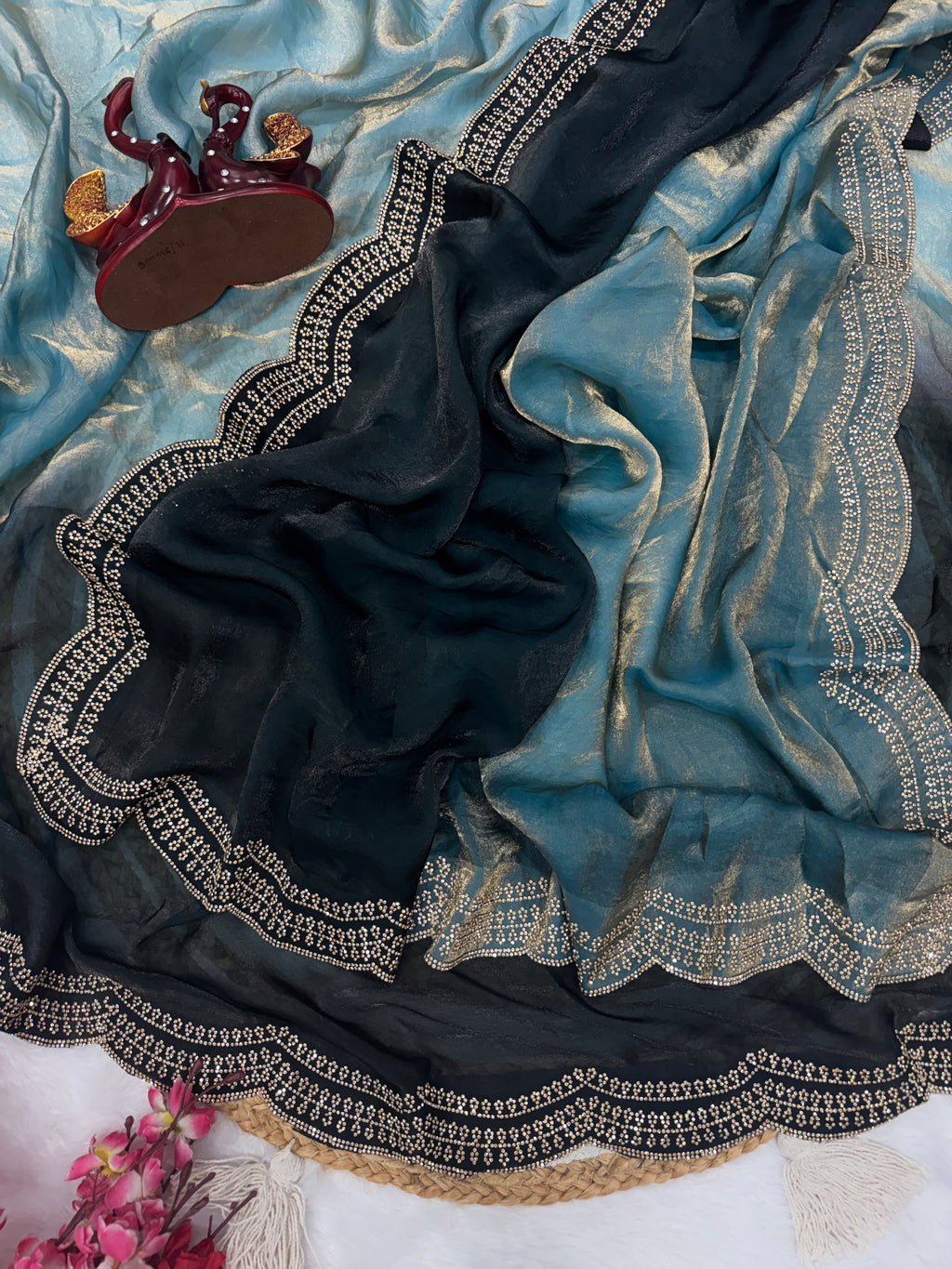 पार्टी वियर लुक डिज़ाइनर साड़ी डायमंड जारखान वर्क के साथ