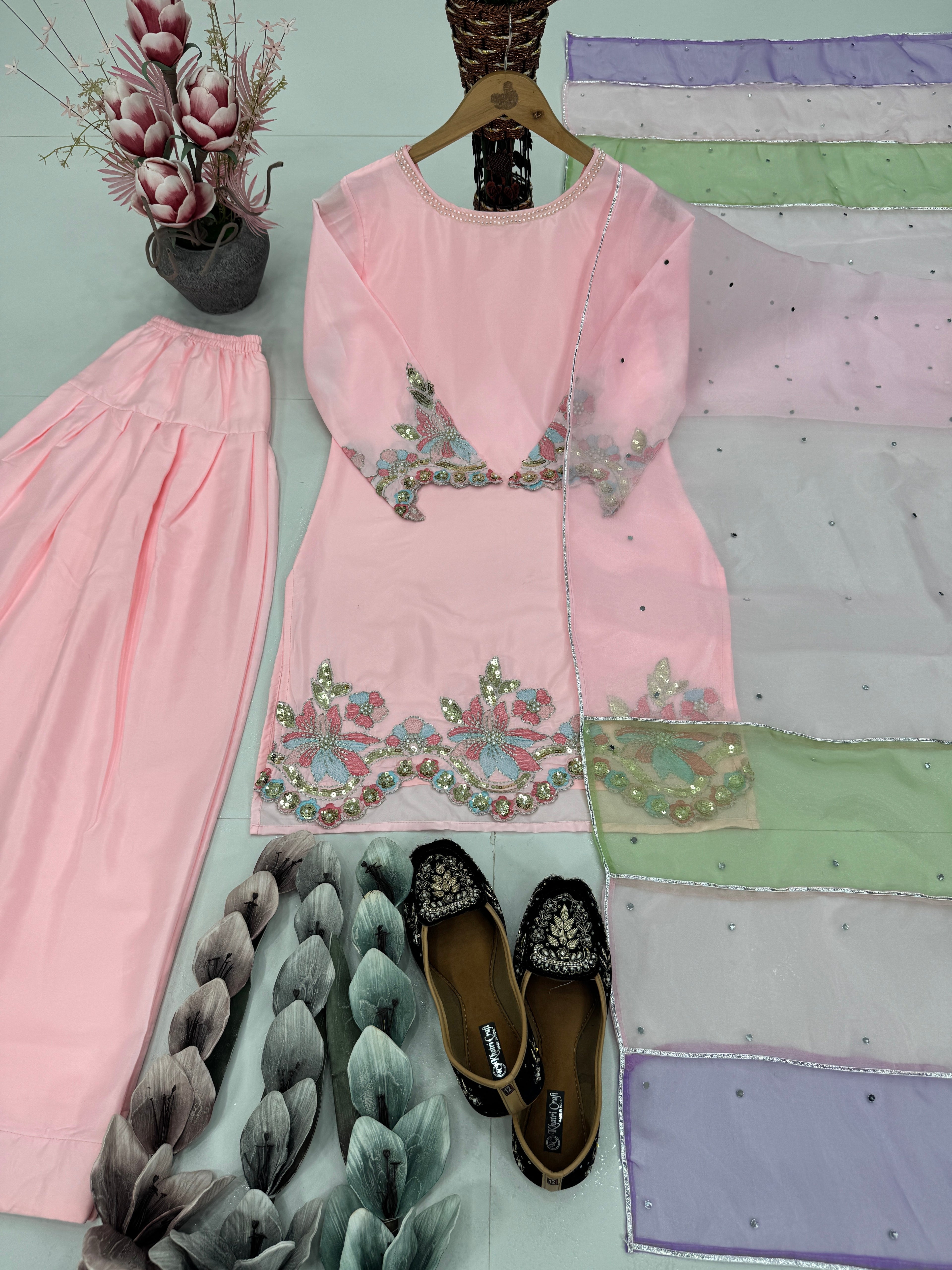 पार्टी वियर डिज़ाइनर टॉप-बॉटम और खूबसूरत दुपट्टा