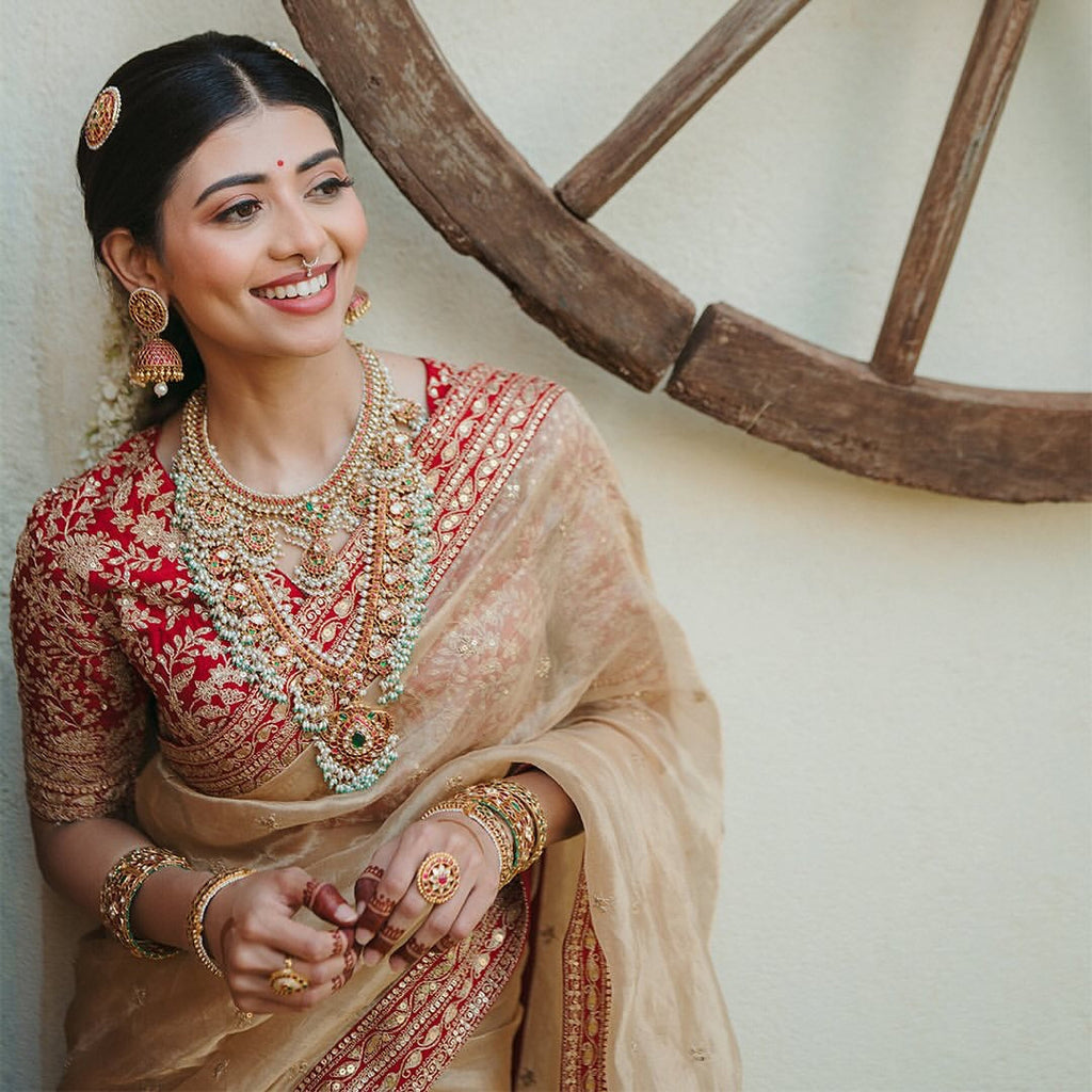 सीक्वेंस और डोरी कढ़ाई वाली ट्रेंडिंग साड़ी