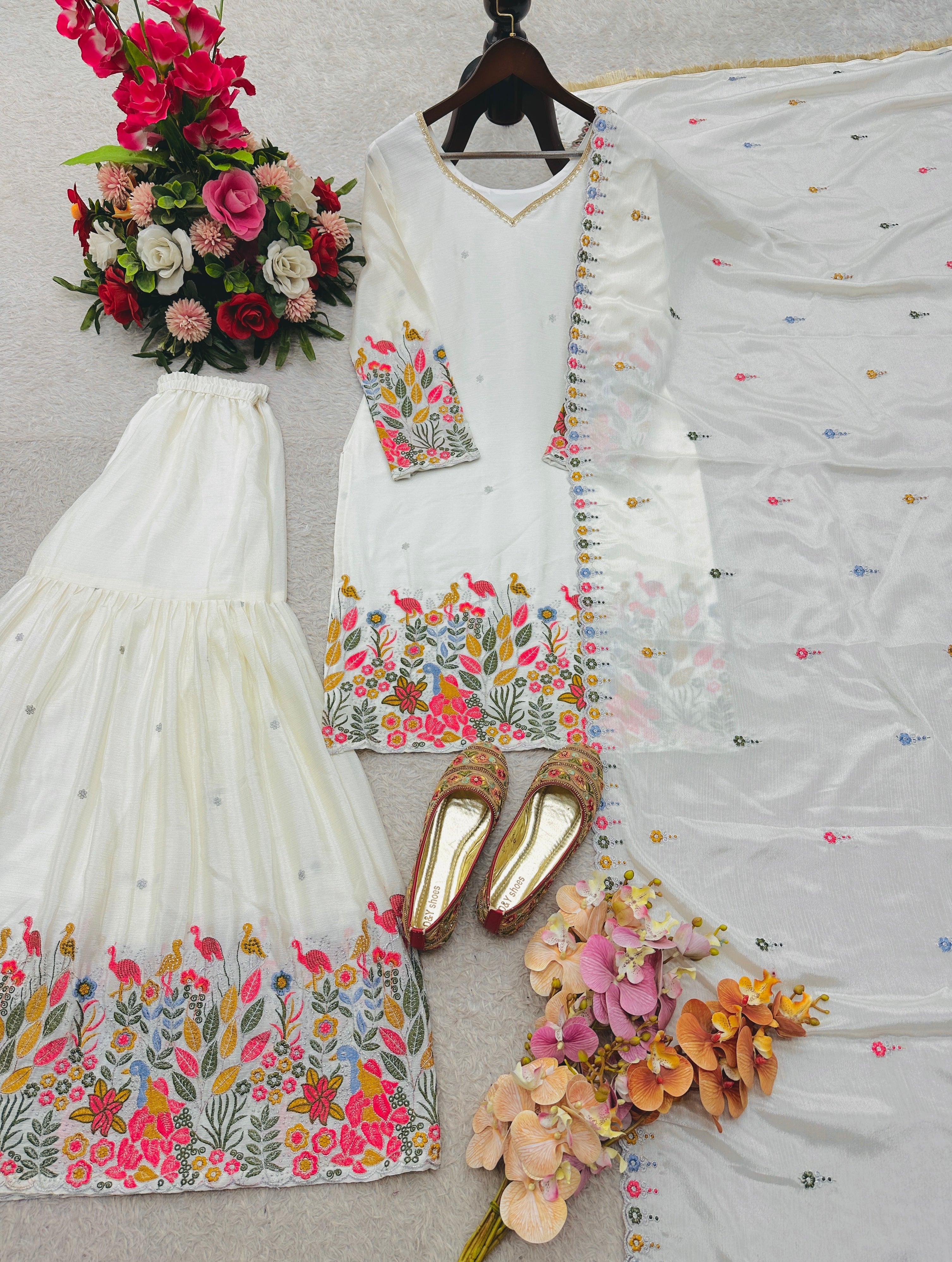 पार्टी वियर लुक डिज़ाइनर टॉप-सररा और दुपट्टा