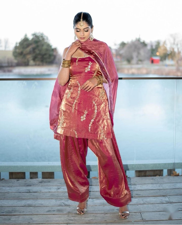 डिज़ाइनर पार्टी वियर लुक हैवी फेंडी सिल्क टॉप फर्शी और दुपट्टा