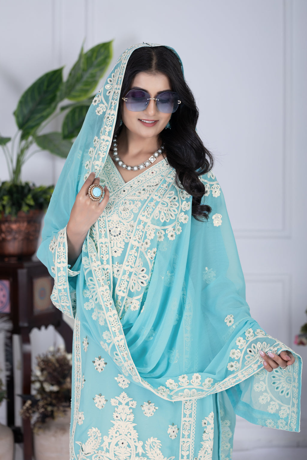 पार्टी वियर डिज़ाइनर टॉप-बॉटम और खूबसूरत दुपट्टा