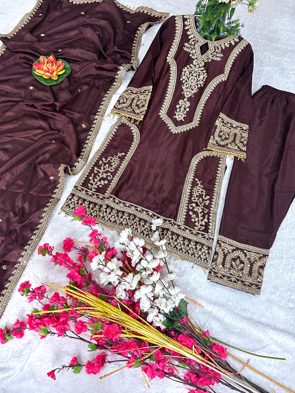 पार्टी वियर खूबसूरत टॉप-बॉटम और फैंसी दुपट्टा