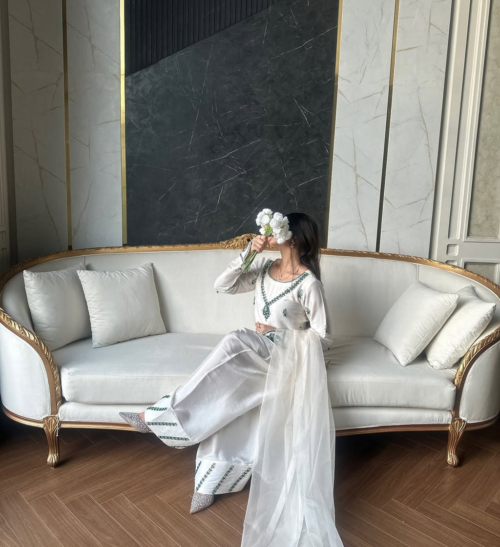 पार्टी वियर खूबसूरत टॉप-बॉटम और फैंसी दुपट्टा