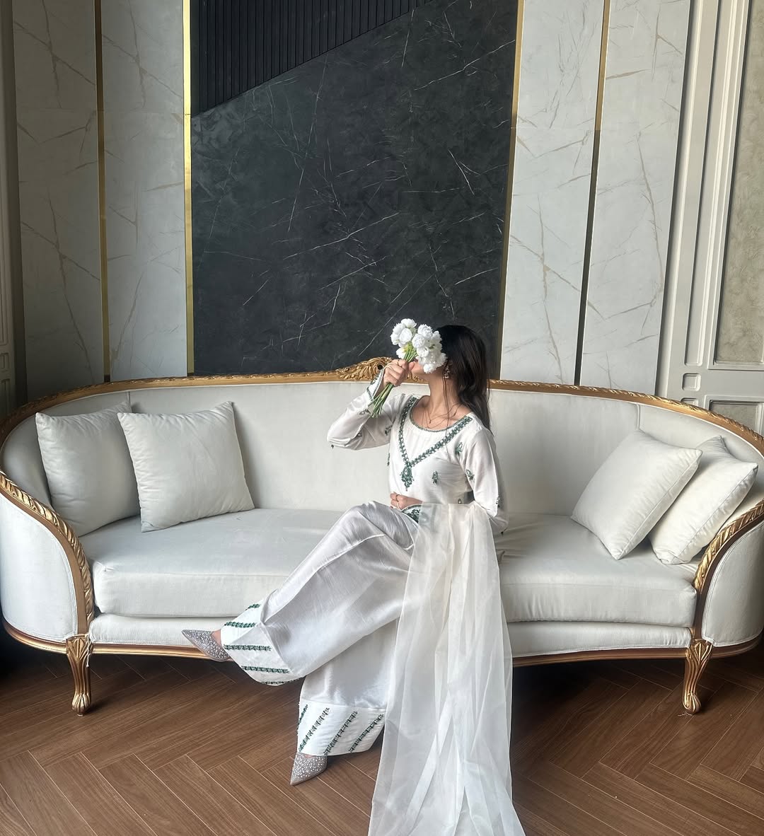 पार्टी वियर खूबसूरत टॉप-बॉटम और फैंसी दुपट्टा