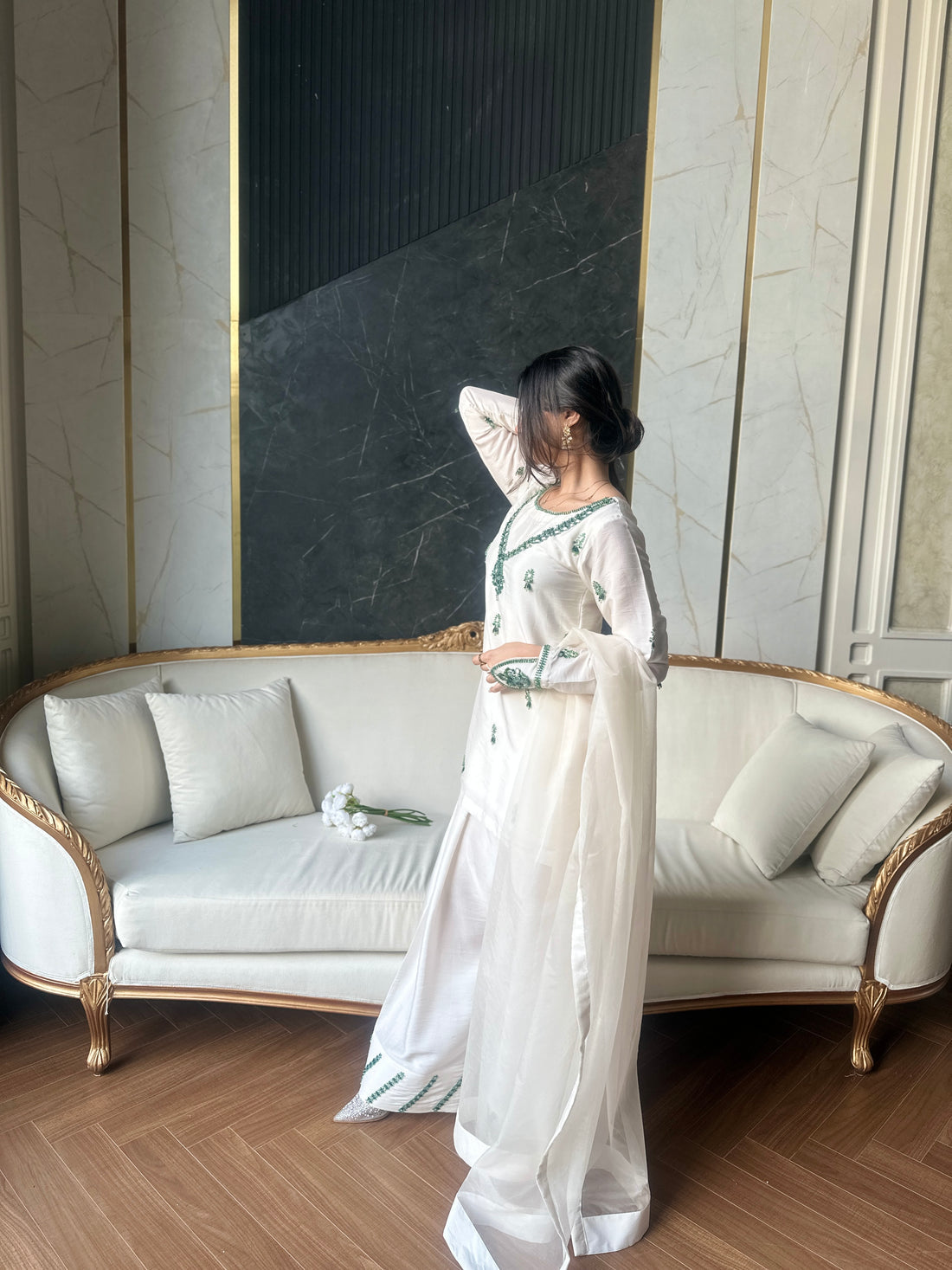 पार्टी वियर खूबसूरत टॉप-बॉटम और फैंसी दुपट्टा