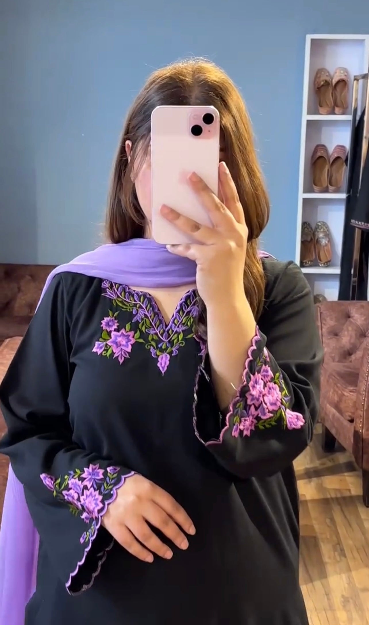 प्लाज़ो के साथ डिज़ाइनर पार्टी वियर लुक टॉप