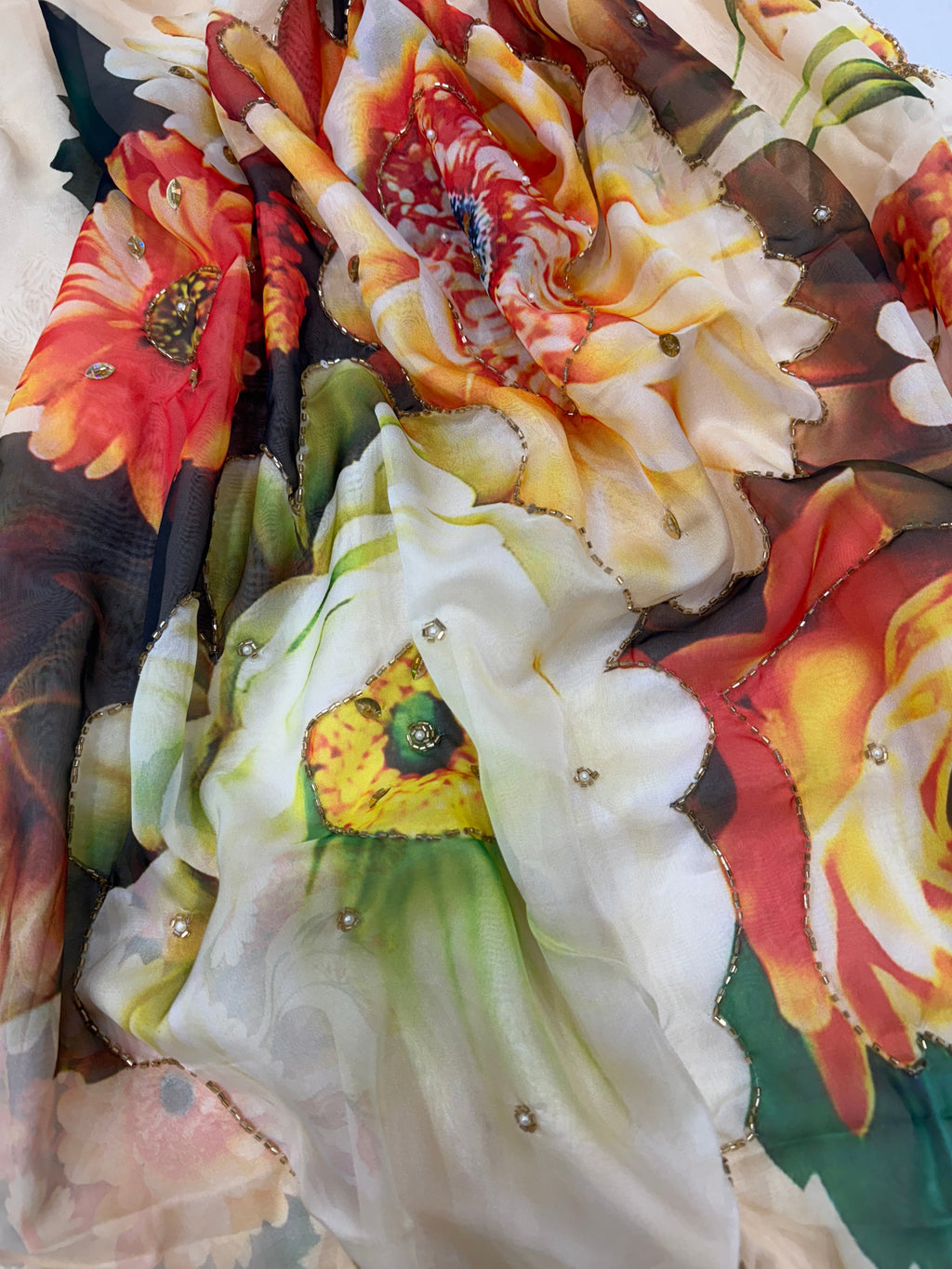 डिज़ाइनर पार्टी वियर लुक फ्लोरल हैंडवर्क साड़ी