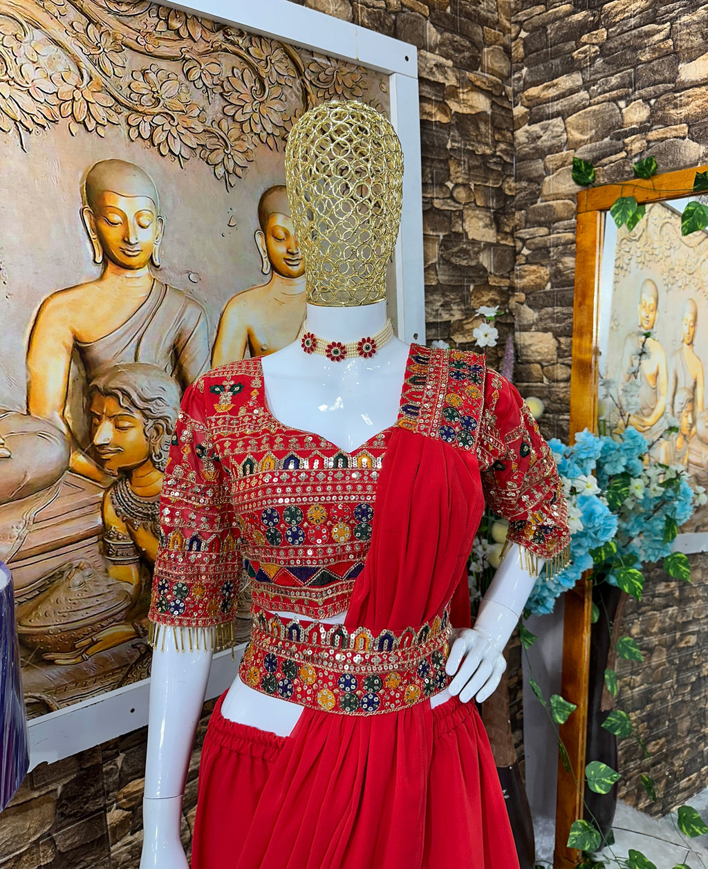 कढ़ाई के काम के साथ डिज़ाइनर पार्टी वियर शरारा ब्लाउज और दुपट्टा