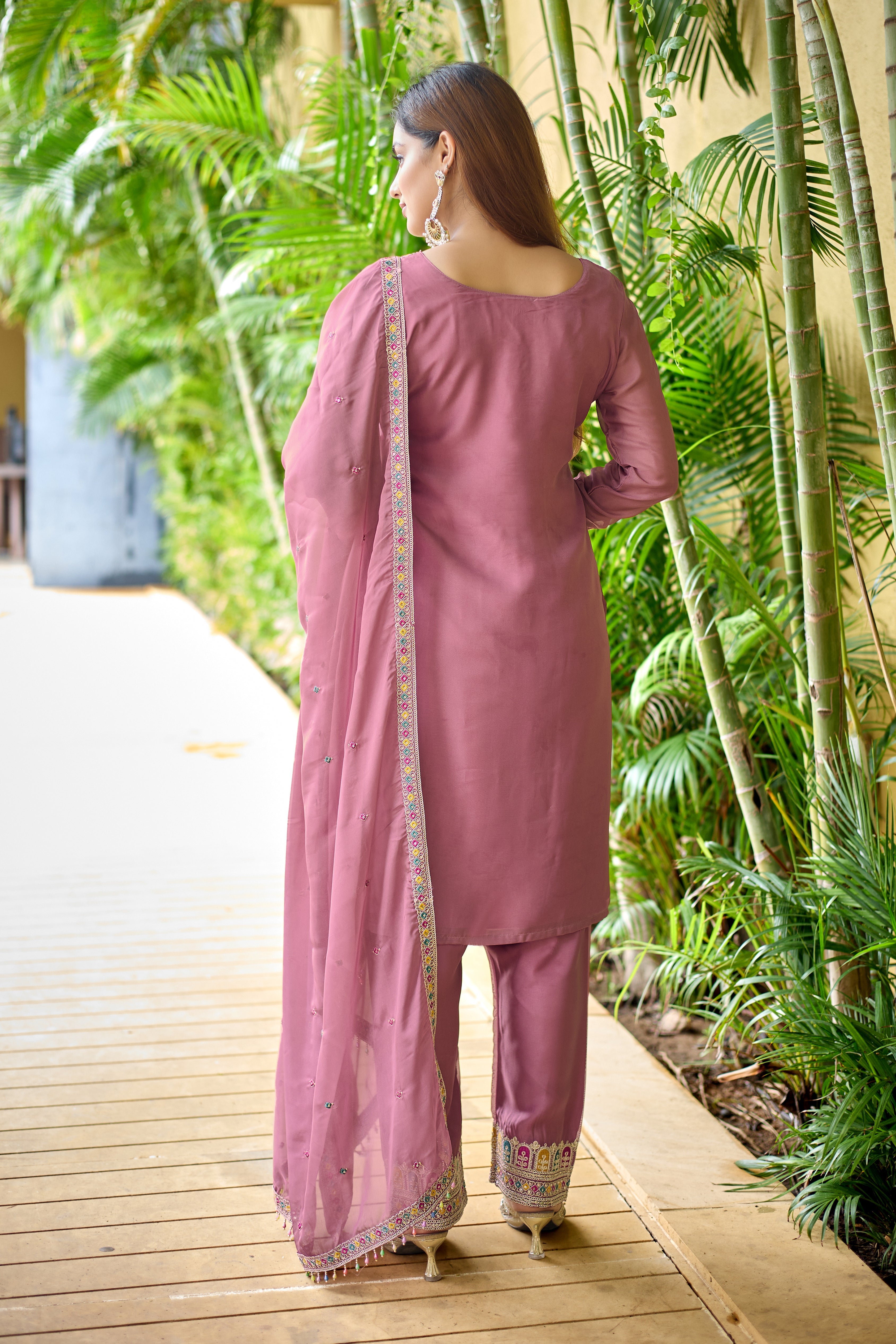 डिज़ाइनर पार्टी वियर लुक टॉप पेंट और दुपट्टा