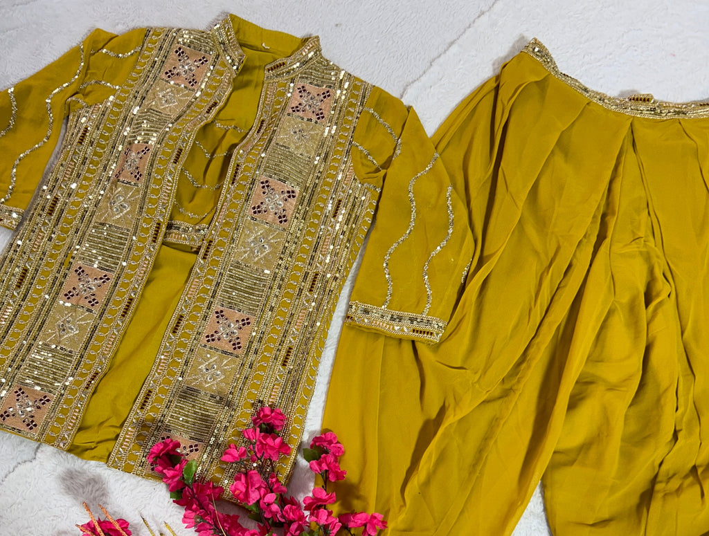 पार्टी वियर डिज़ाइनर टॉप-बॉटम और खूबसूरत कोटी