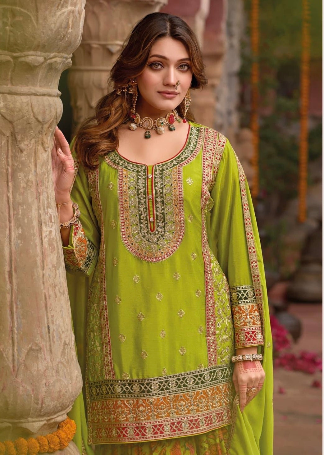 पार्टी वियर डिज़ाइनर सूट बॉटम और खूबसूरत दुपट्टा