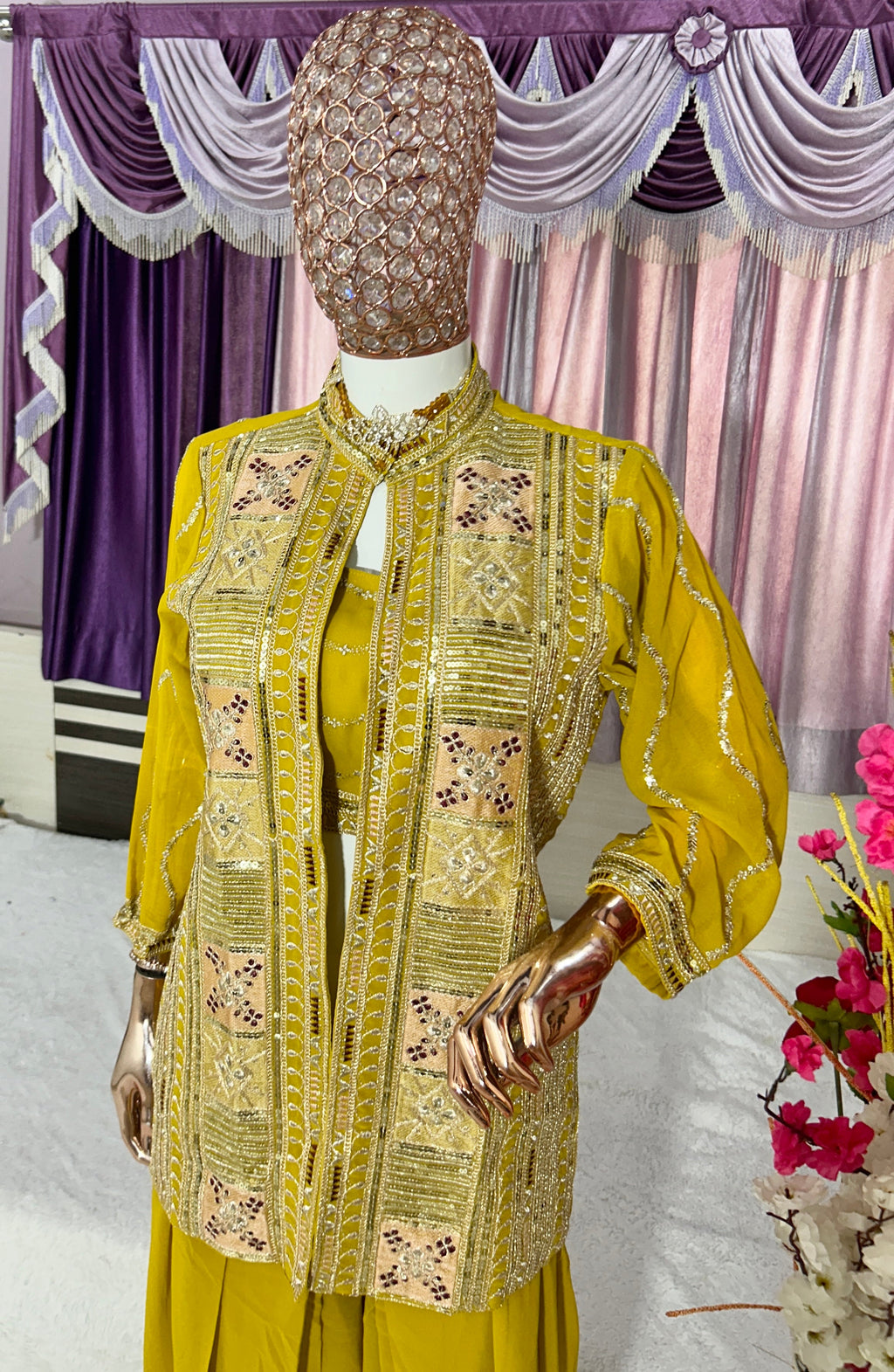 पार्टी वियर डिज़ाइनर टॉप-बॉटम और खूबसूरत कोटी