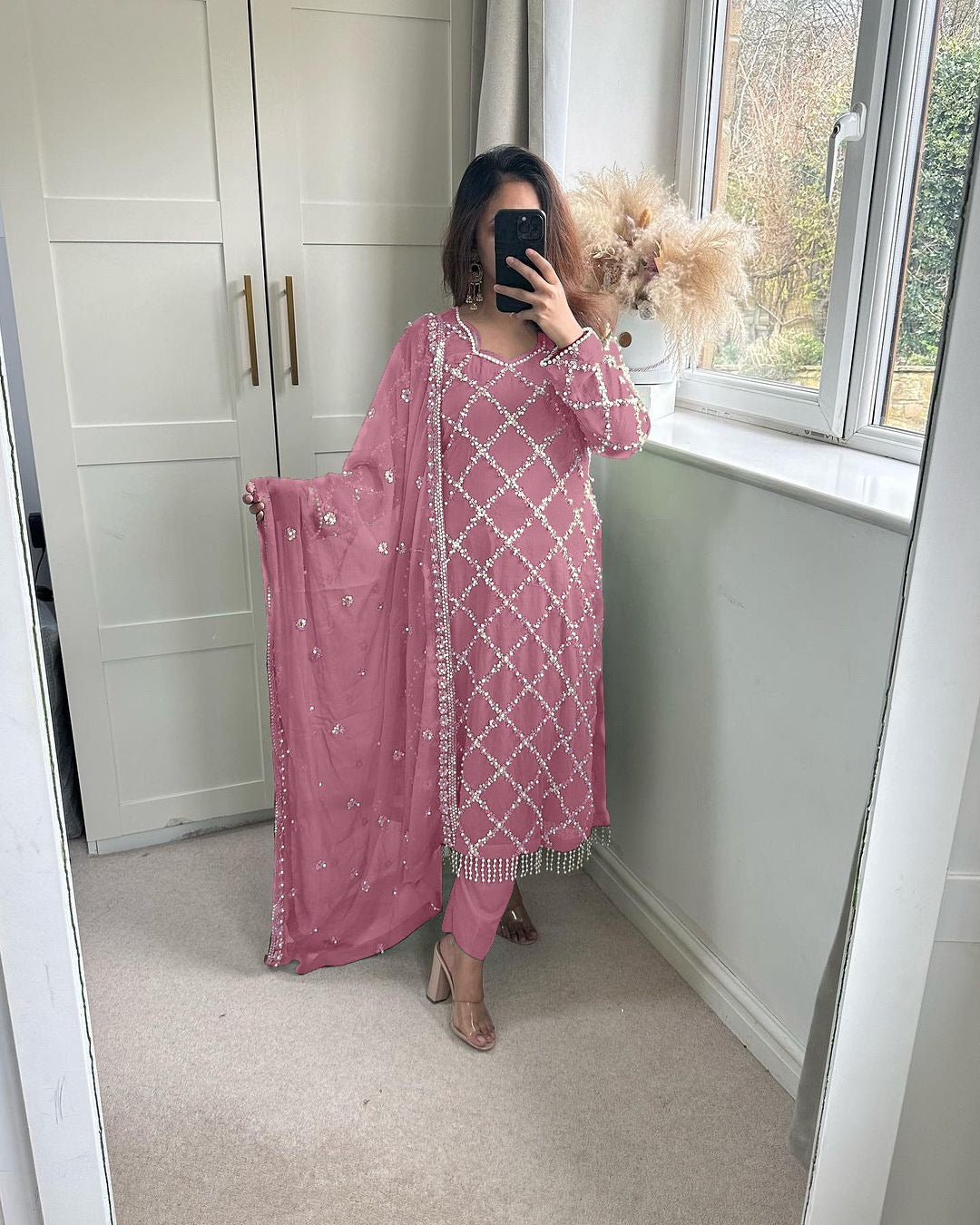 पार्टी वियर सुंदर टॉप बॉटम और फैंसी दुपट्टा