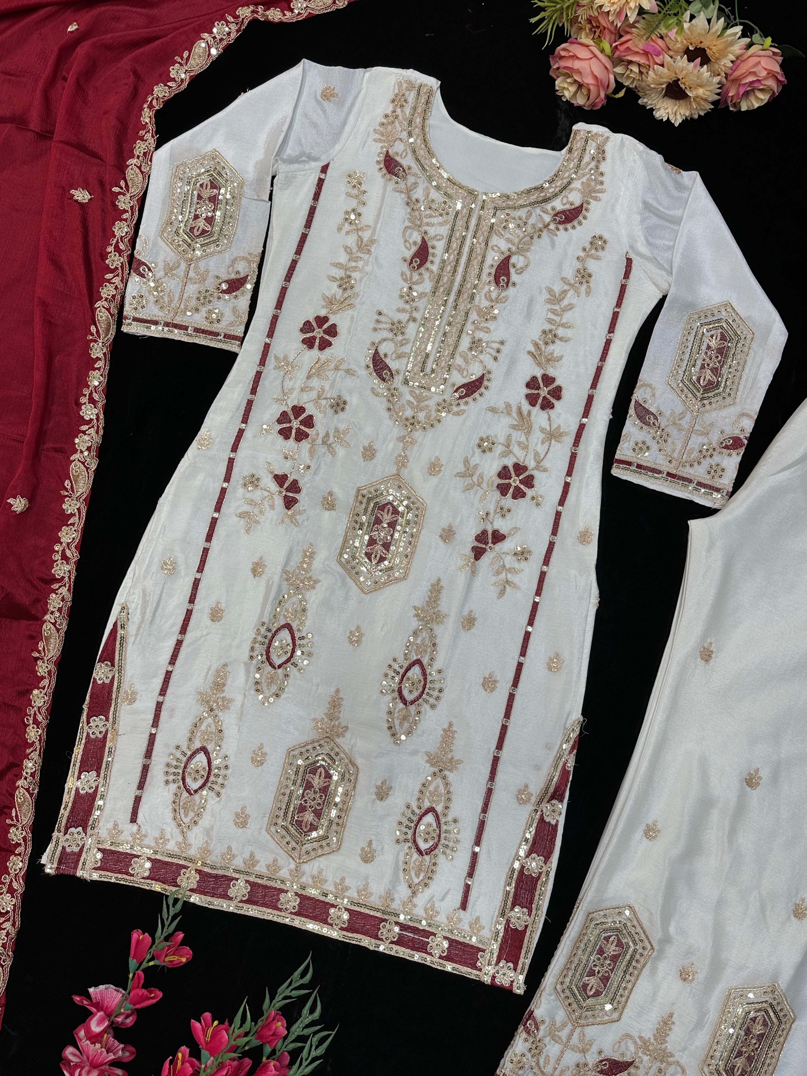 भारी कढ़ाई के काम के साथ पार्टी वियर टॉप बॉटम और दुपट्टा