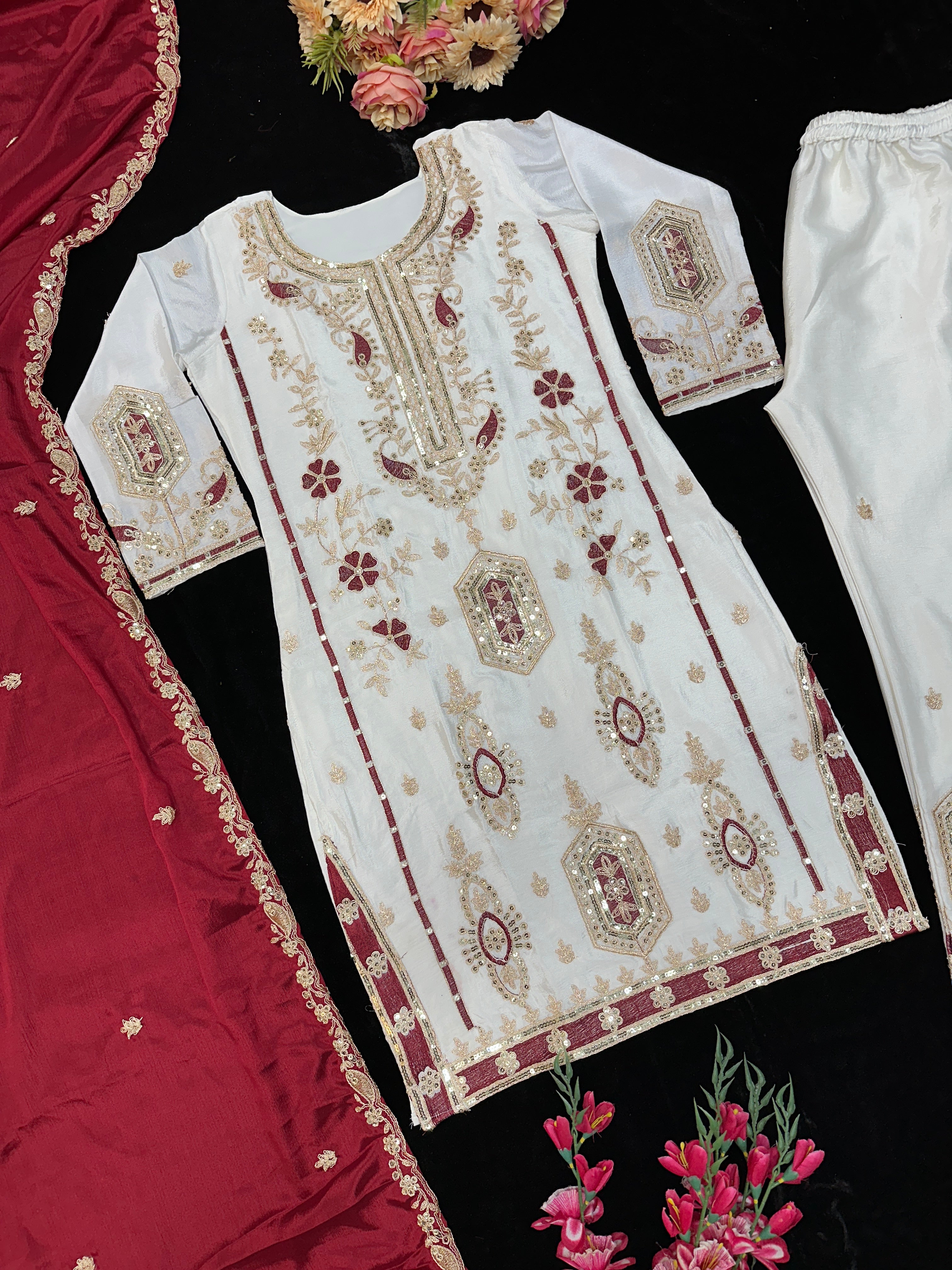 भारी कढ़ाई के काम के साथ पार्टी वियर टॉप बॉटम और दुपट्टा