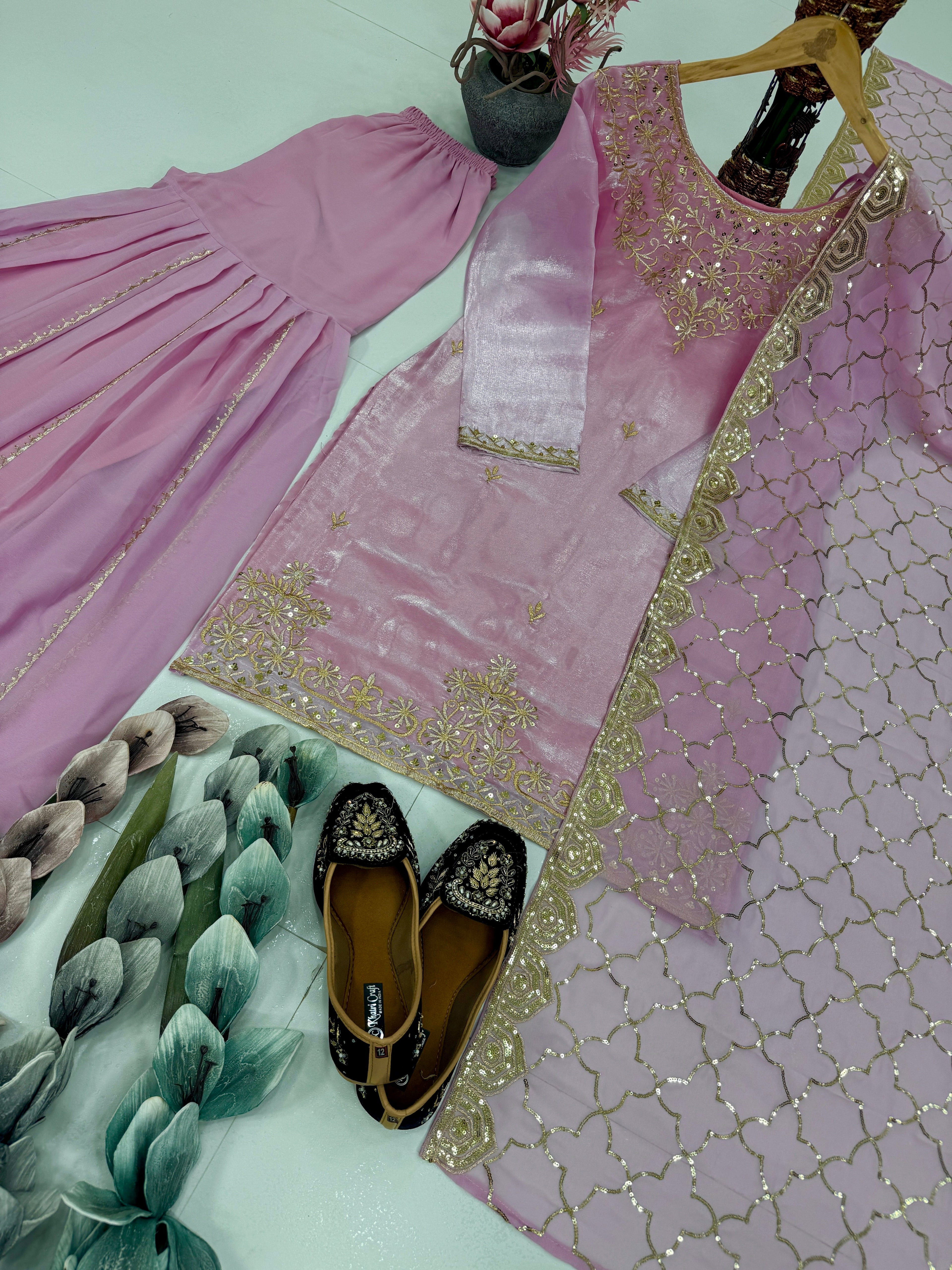 पार्टी वियर लुक डिज़ाइनर टॉप और बॉटम दुपट्टे के साथ