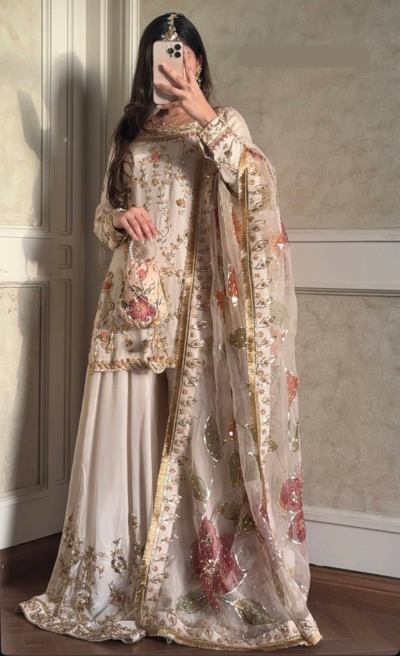 डिज़ाइनर पार्टी वियर लुक हैवी सिनॉन सिल्क टॉप सरारा और दुपट्टा सेट