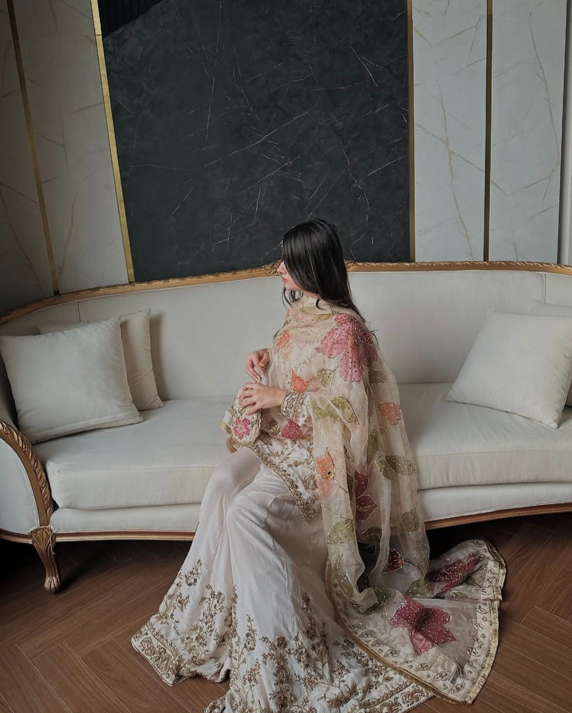 डिज़ाइनर पार्टी वियर लुक हैवी सिनॉन सिल्क टॉप सरारा और दुपट्टा सेट