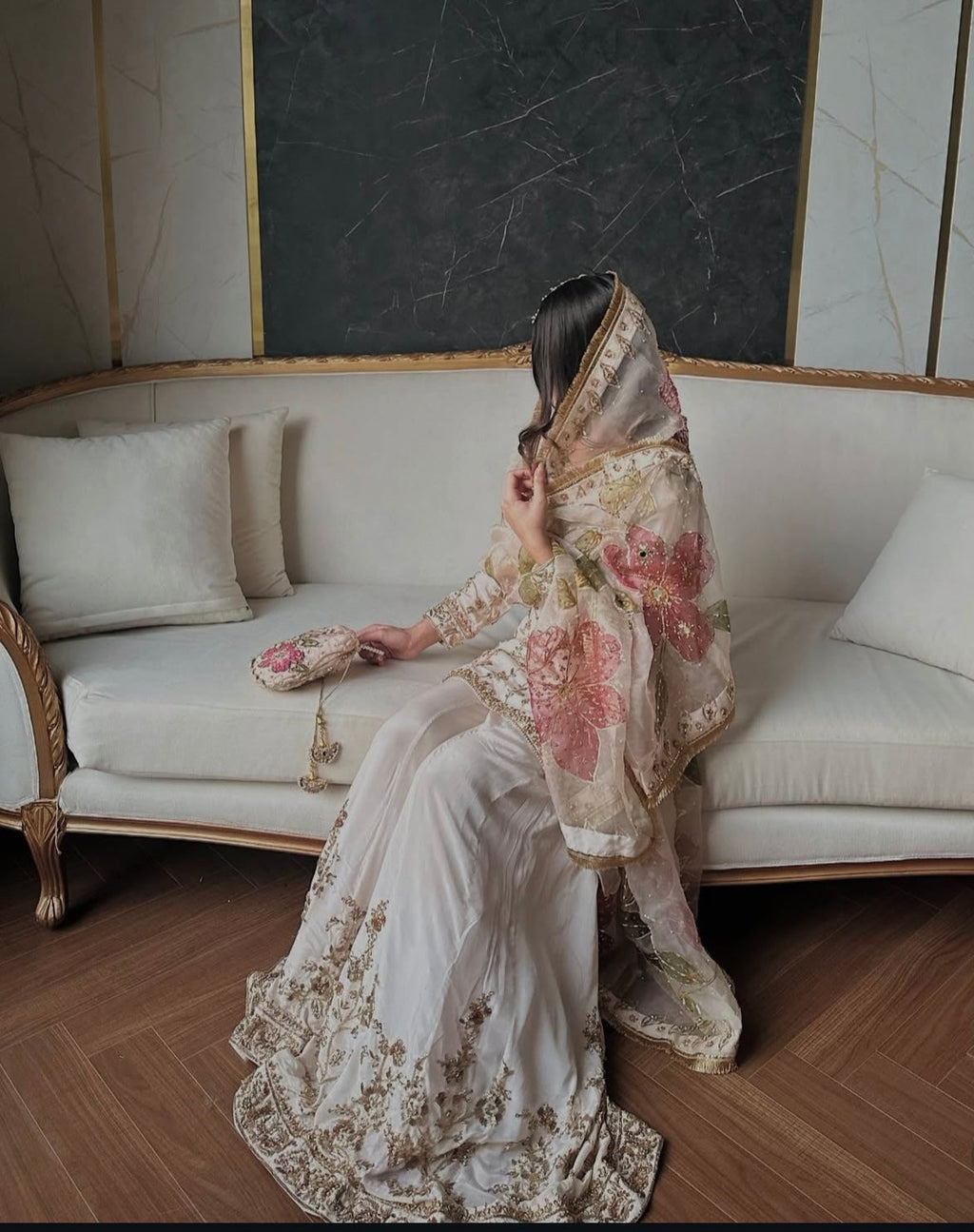 डिज़ाइनर पार्टी वियर लुक हैवी सिनॉन सिल्क टॉप सरारा और दुपट्टा सेट