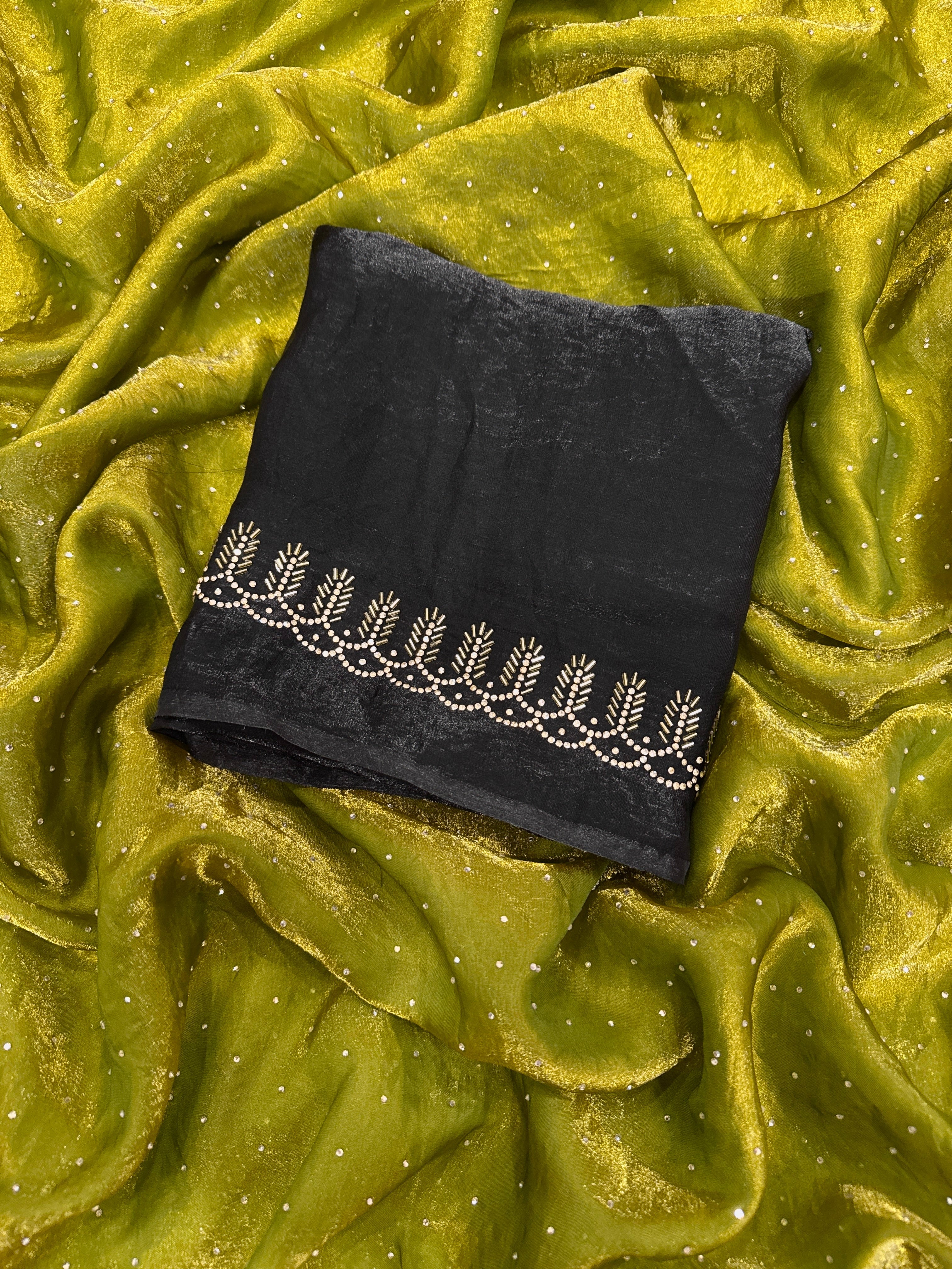 खूबसूरत जरखान डायमंड वर्क वाली पार्टी वियर साड़ी