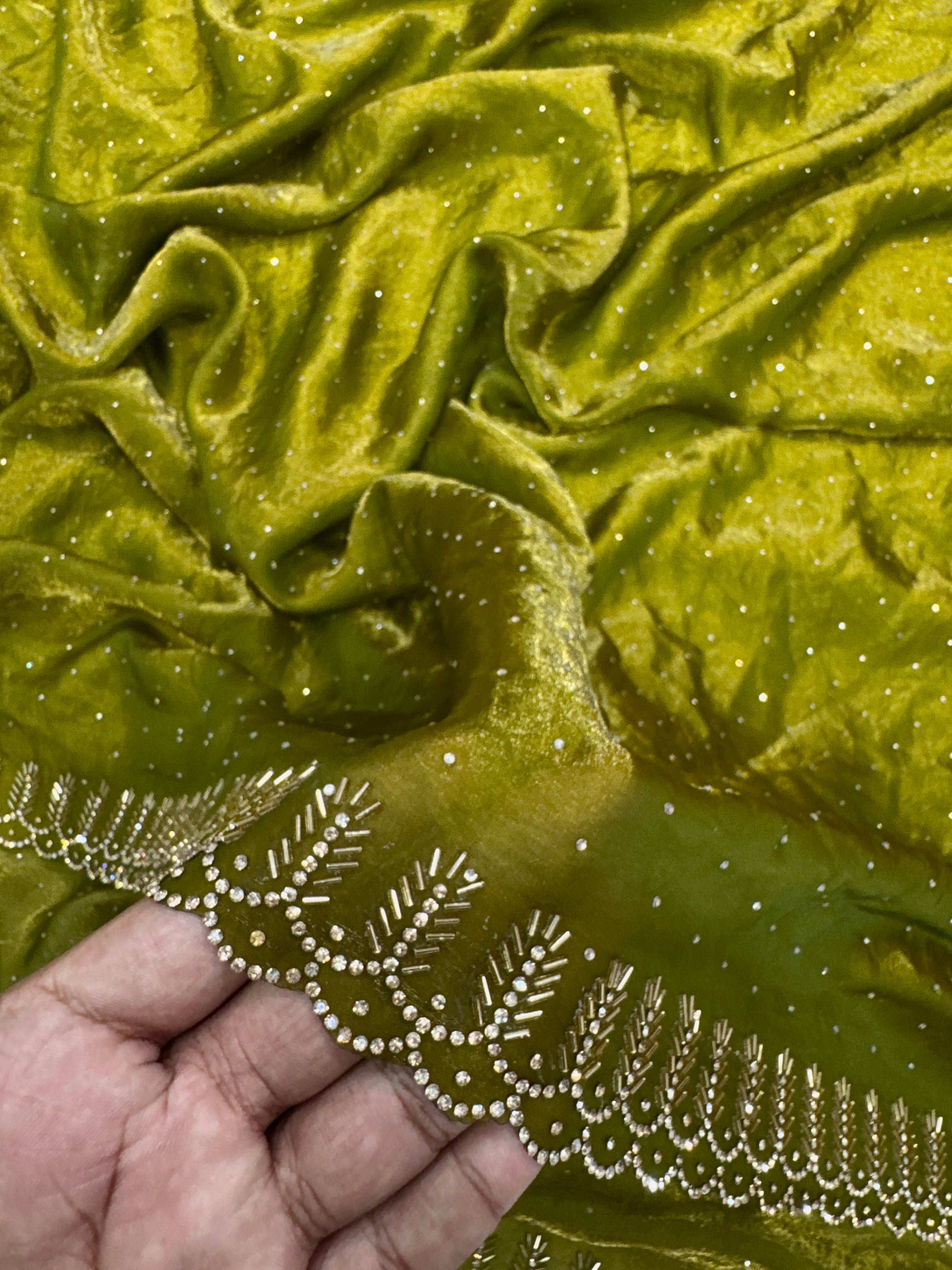 खूबसूरत जरखान डायमंड वर्क वाली पार्टी वियर साड़ी