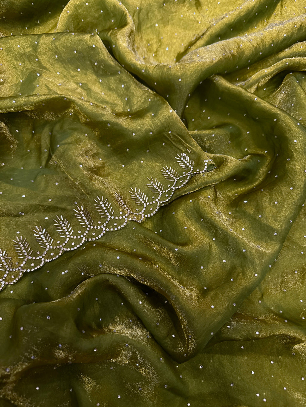 खूबसूरत जरखान डायमंड वर्क वाली पार्टी वियर साड़ी