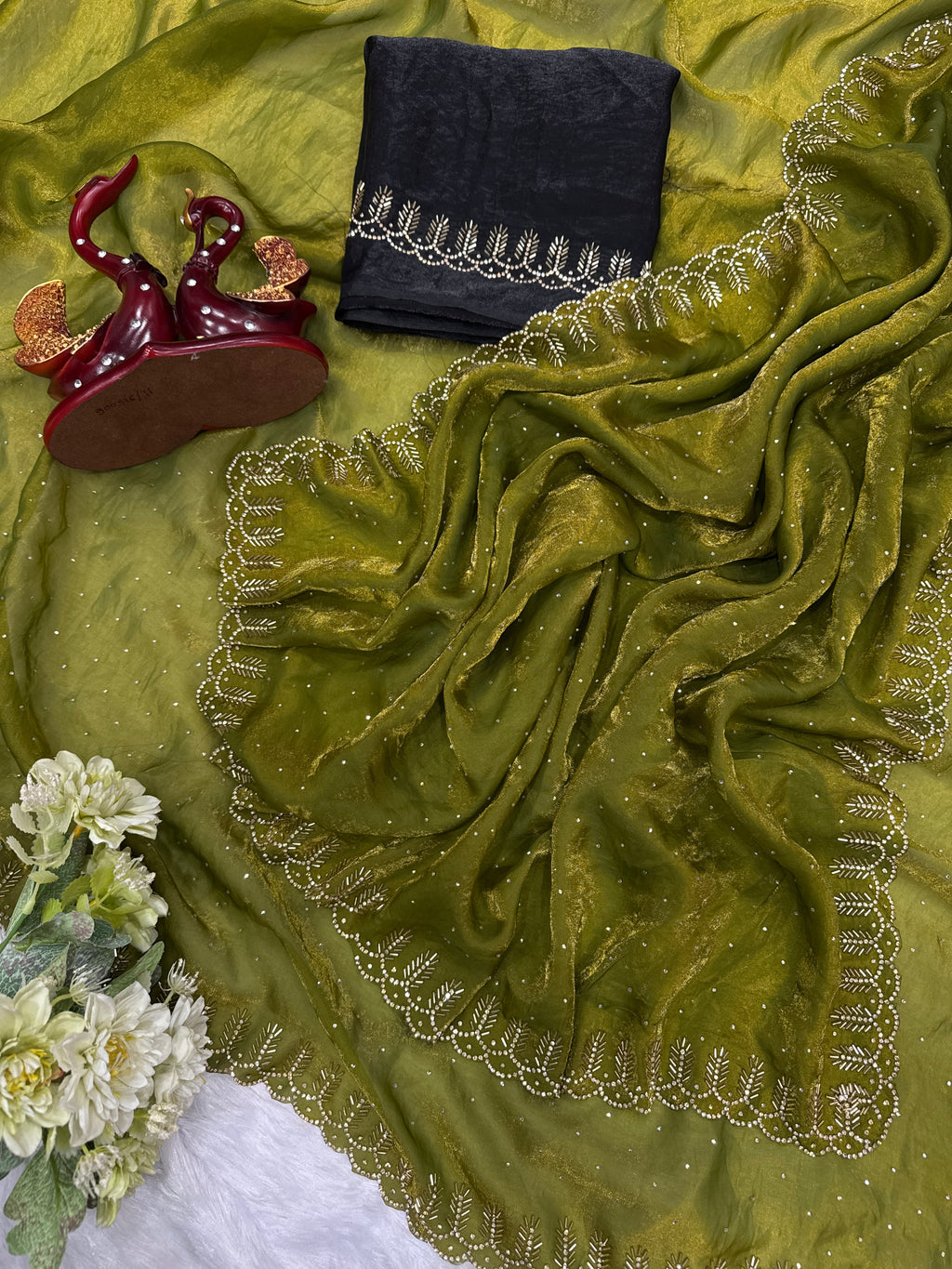 खूबसूरत जरखान डायमंड वर्क वाली पार्टी वियर साड़ी