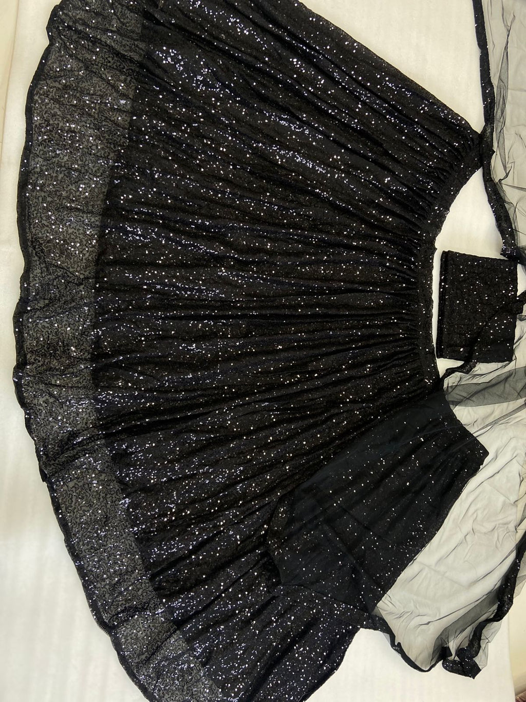 पार्टी वियर डिज़ाइनर लहंगा चोली हैवी सीक्वेंस वर्क के साथ