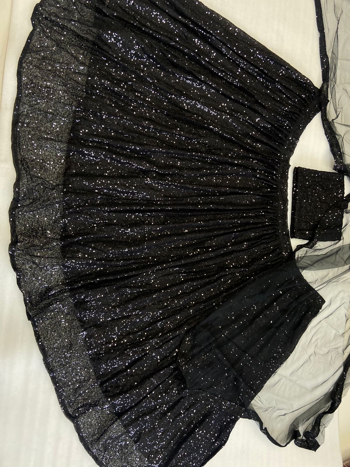 पार्टी वियर डिज़ाइनर लहंगा चोली हैवी सीक्वेंस वर्क के साथ