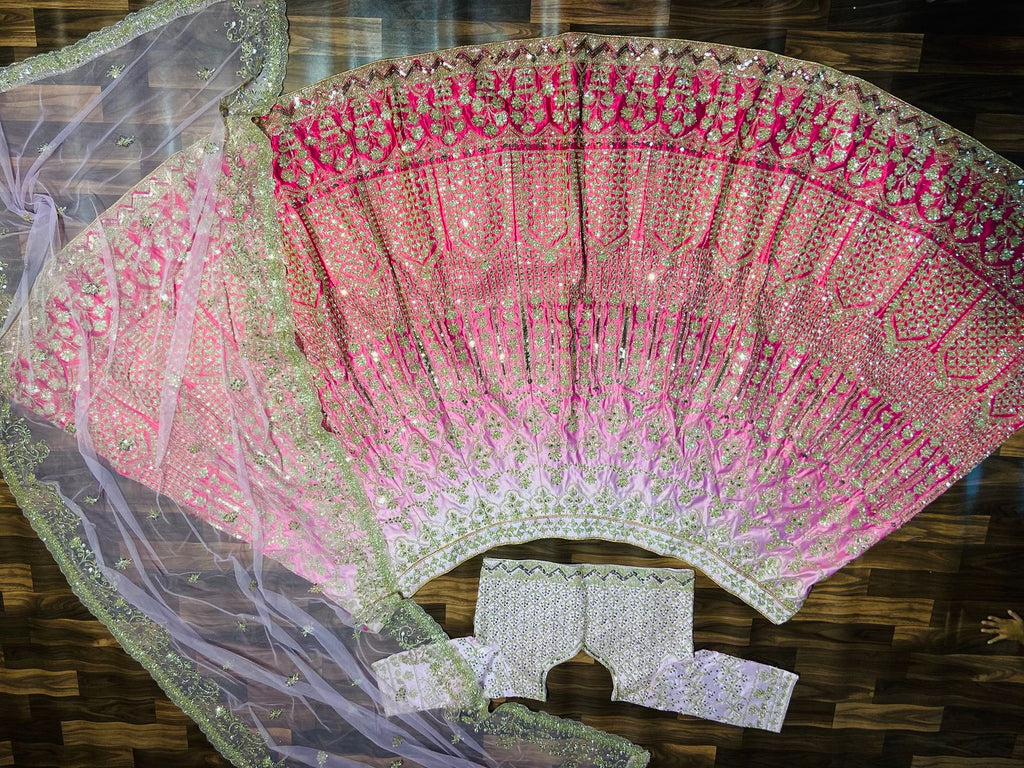 सीक्वेंस वर्क के साथ डिज़ाइनर पार्टी वियर लहंगा चोली