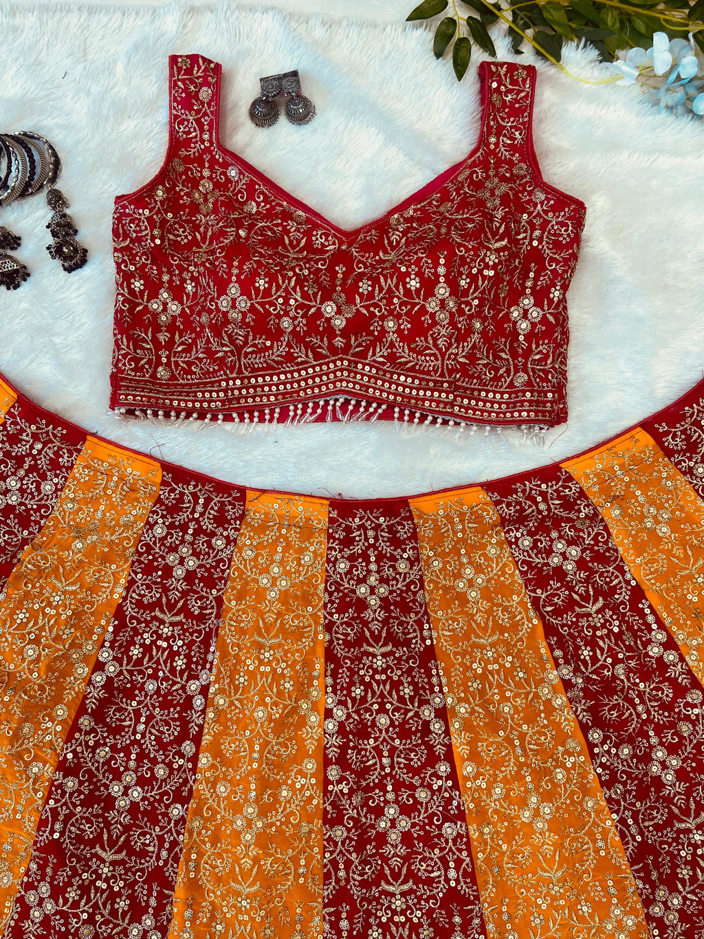 खूबसूरत सीक्वेंस वर्क के साथ पार्टी वियर लहंगा चोली