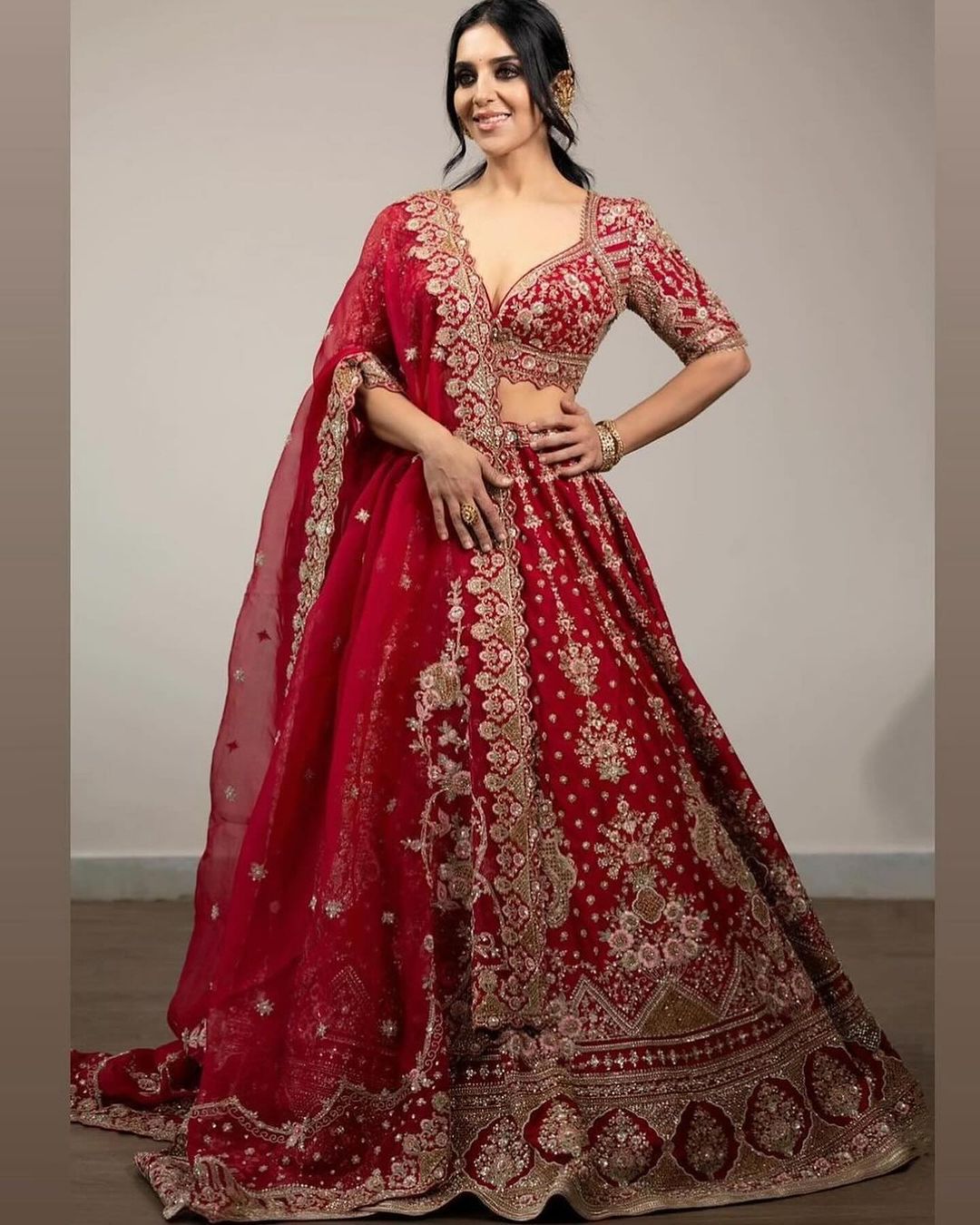 Designer Lehenga Choli With Beautiful Thread Embroidery
