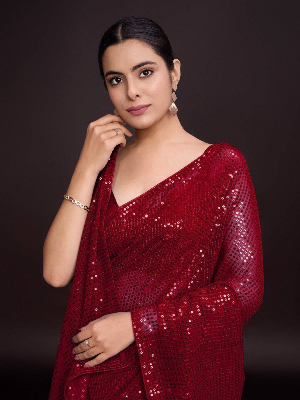 फैबज़ोनफैबइंडिया द्वारा सीक्वेंस वर्क वाली पार्टी वियर डिज़ाइनर साड़ी