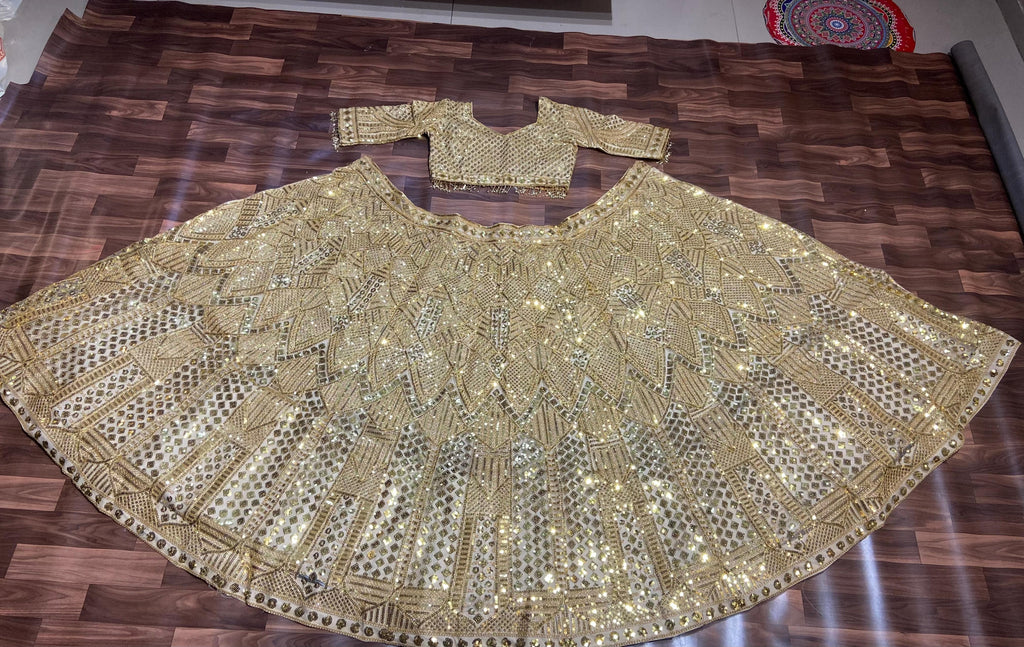 खूबसूरत डोरी वर्क के साथ डिज़ाइनर लहंगा चोली