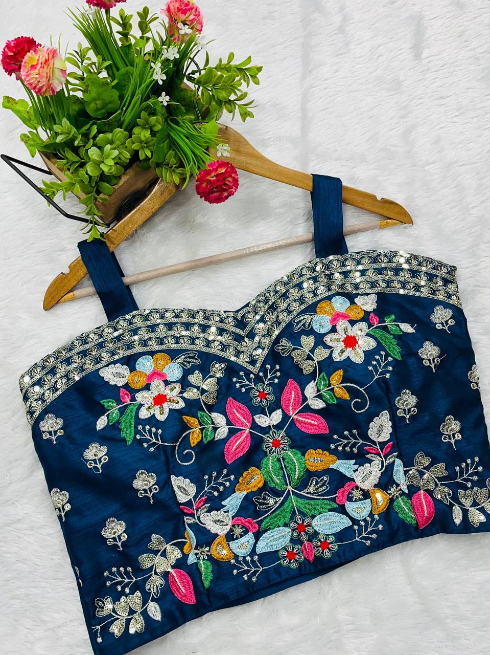 फैंसी 3 पीस रेडीमेड लहंगा ब्लाउज सेट श्रग के साथ