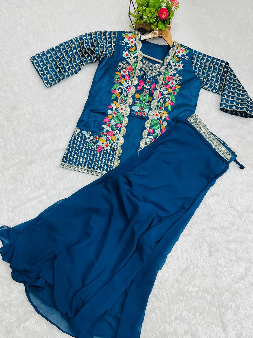 फैंसी 3 पीस रेडीमेड लहंगा ब्लाउज सेट श्रग के साथ