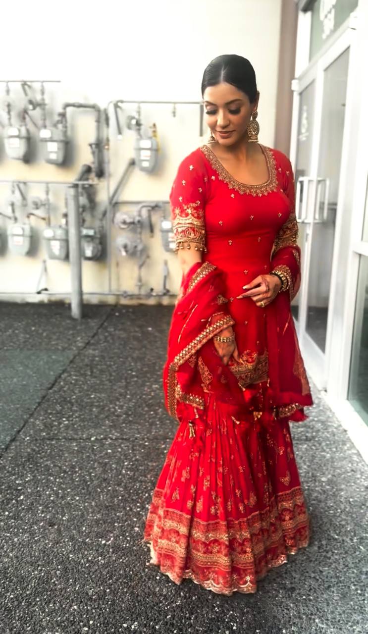 डिज़ाइनर पार्टी वियर लुक टॉप, शरारा प्लाज़ो और दुपट्टा