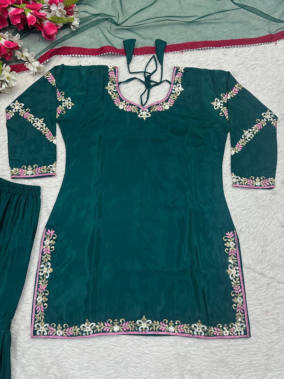 पार्टी वियर डिज़ाइनर टॉप-बॉटम और कढ़ाई वर्क वाला दुपट्टा