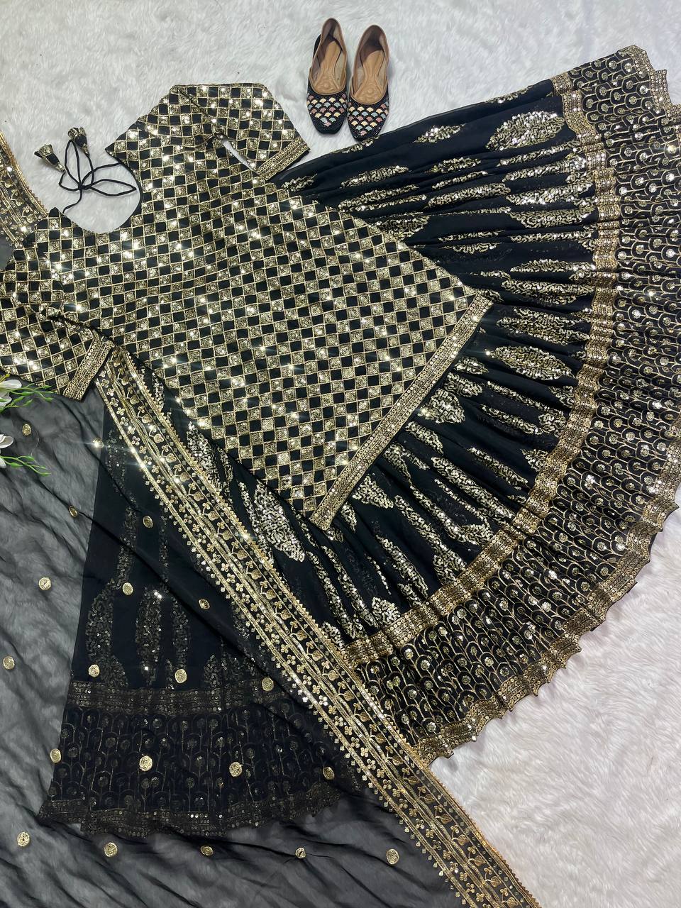 नए फैंसी स्टाइल में डिज़ाइनर पार्टी वियर लहंगा-टॉप