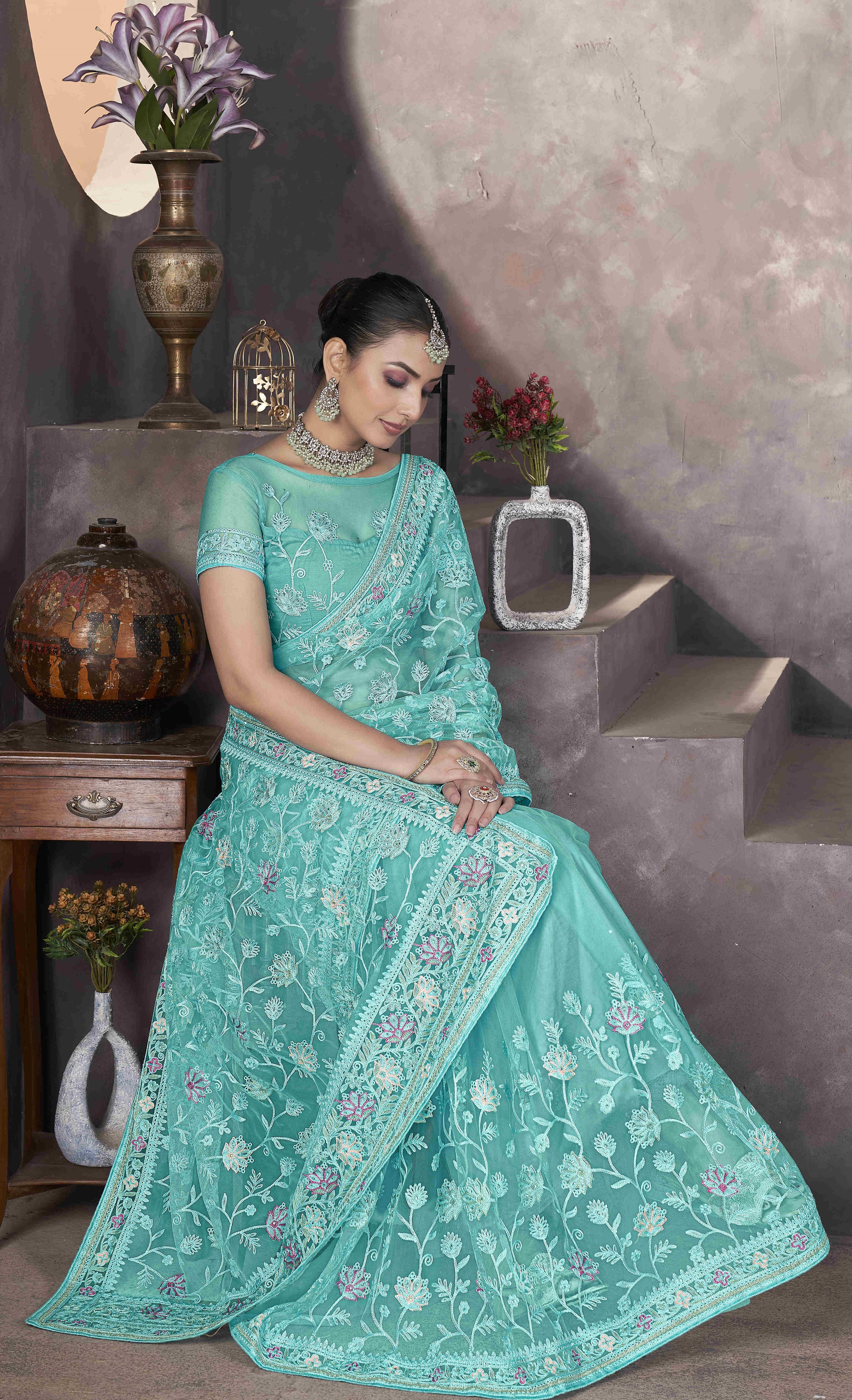 डिज़ाइनर पार्टी वियर लुक कढ़ाई साड़ी